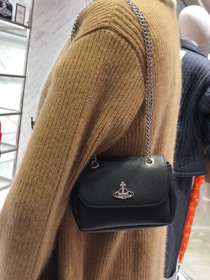VIVIENNE WESTWOOD 西太后 銀色土星 LOGO 黑色