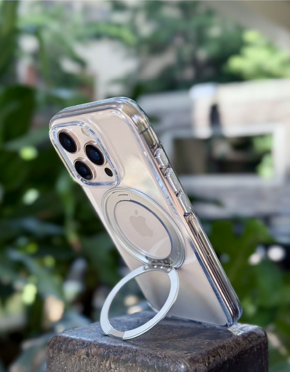 YU 360° 無段支架手機殼 B67：內建金屬指環支架、支援 MagSafe、適用 iPhone 12～17 的防摔殼