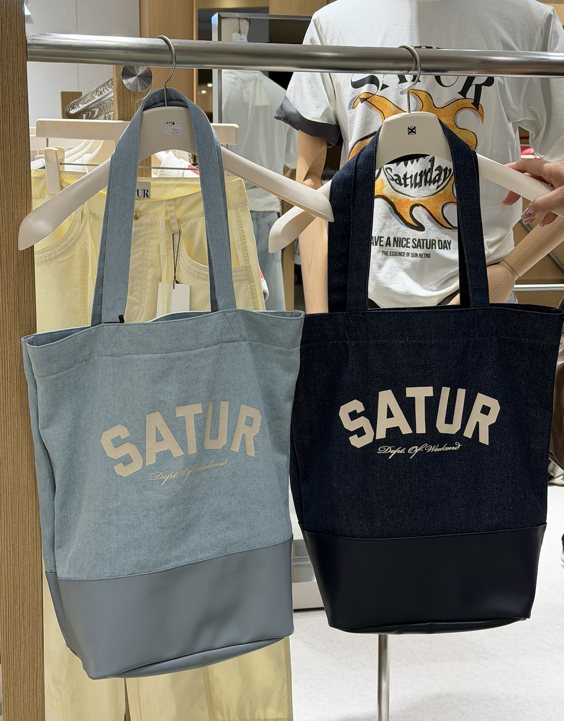 【入LIVECODE一件減至$278😱🔥！】【韓國大熱品牌😍朴圭瑛SEVENTEEN同款！】【SATUR】牛仔帆布袋 (2 Colors)