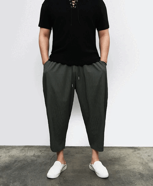 Solid color pleated balloon pants