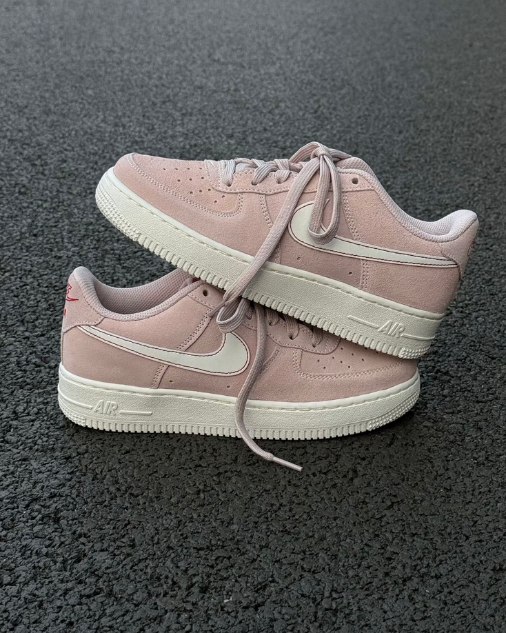 【預訂】NIKE AIR FORCE 1 LV8  麂皮玫瑰粉-GS