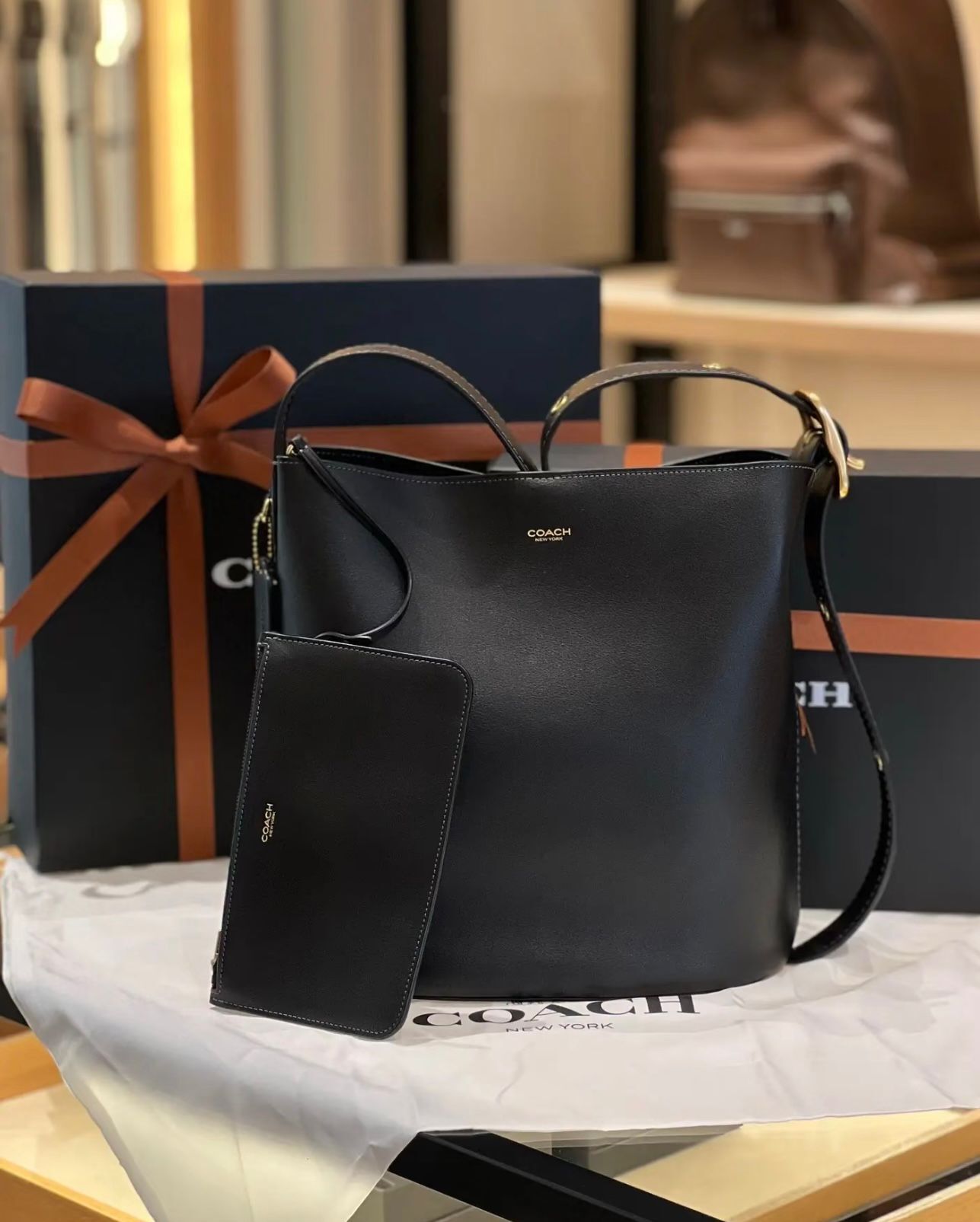 【預購】COACH Bleecker 21 H060560 水桶包
