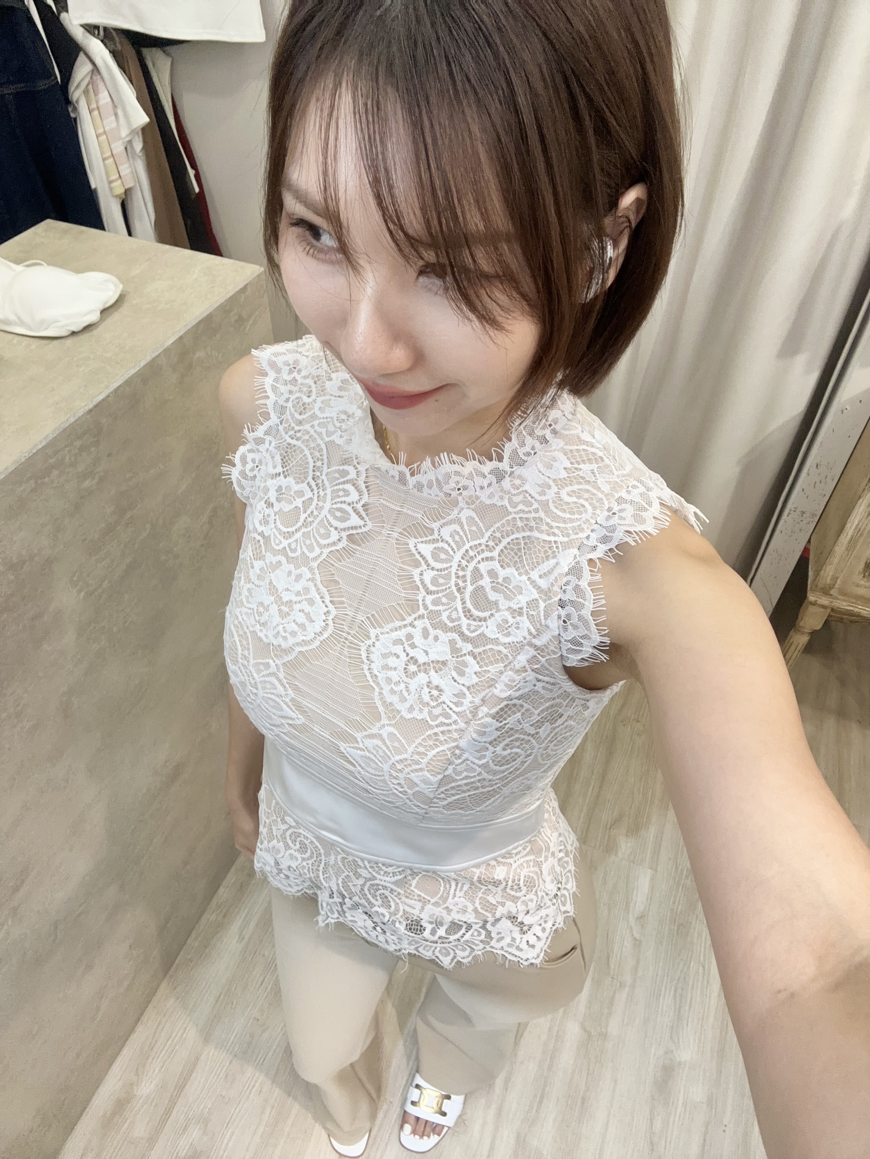 優雅蕾絲合身無袖上衣