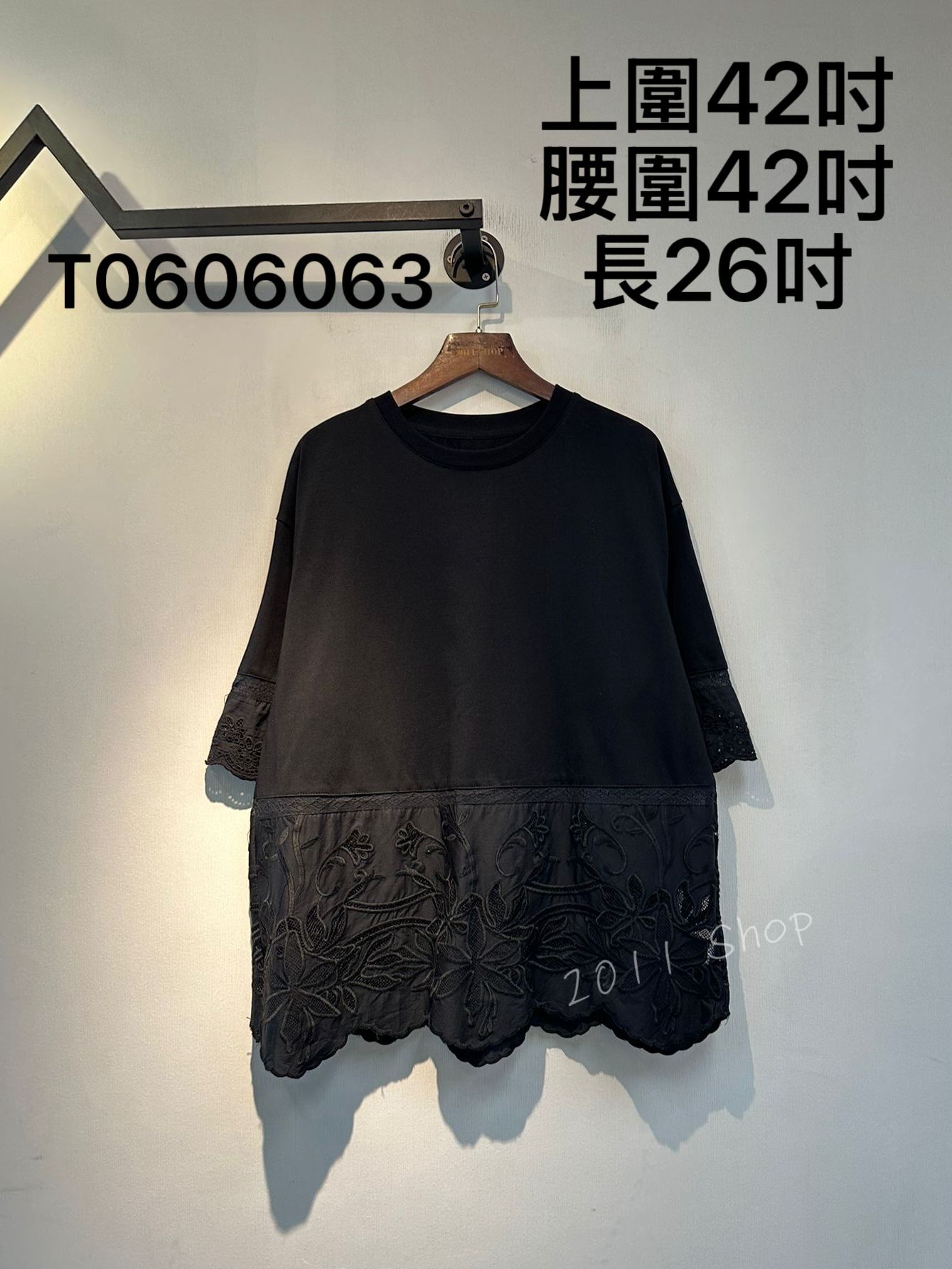 出口日本鏤空刺繡波浪下擺TOP  上圍44吋 腰圍42吋 長26吋  T0606063