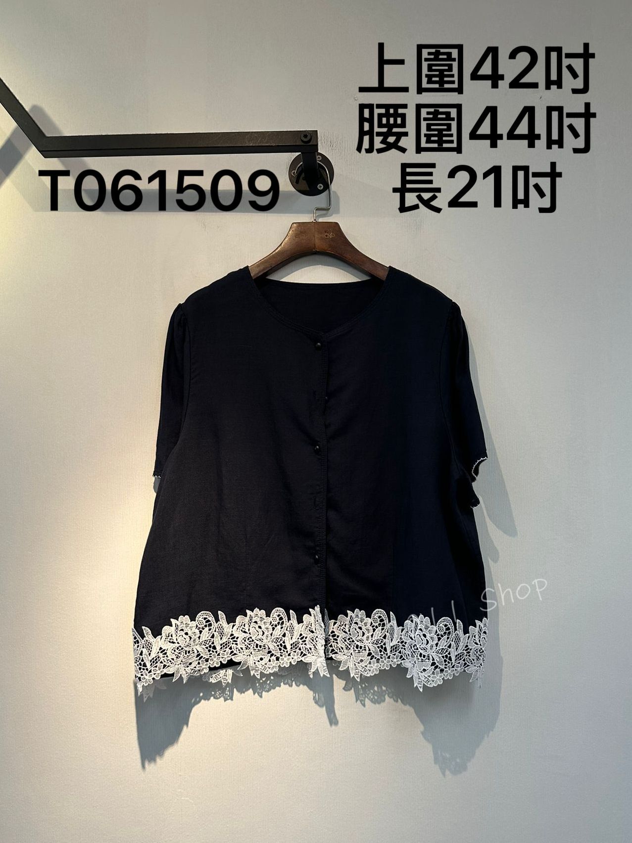 出口日本蕾絲刺繡花邊鈕扣TOP  上圍42吋 腰圍44吋 長21吋  T061509
