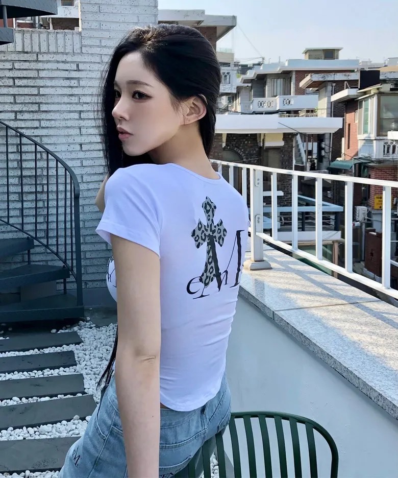 (預購)Mucent 經典十字架LOGO U領短袖T（2 色）