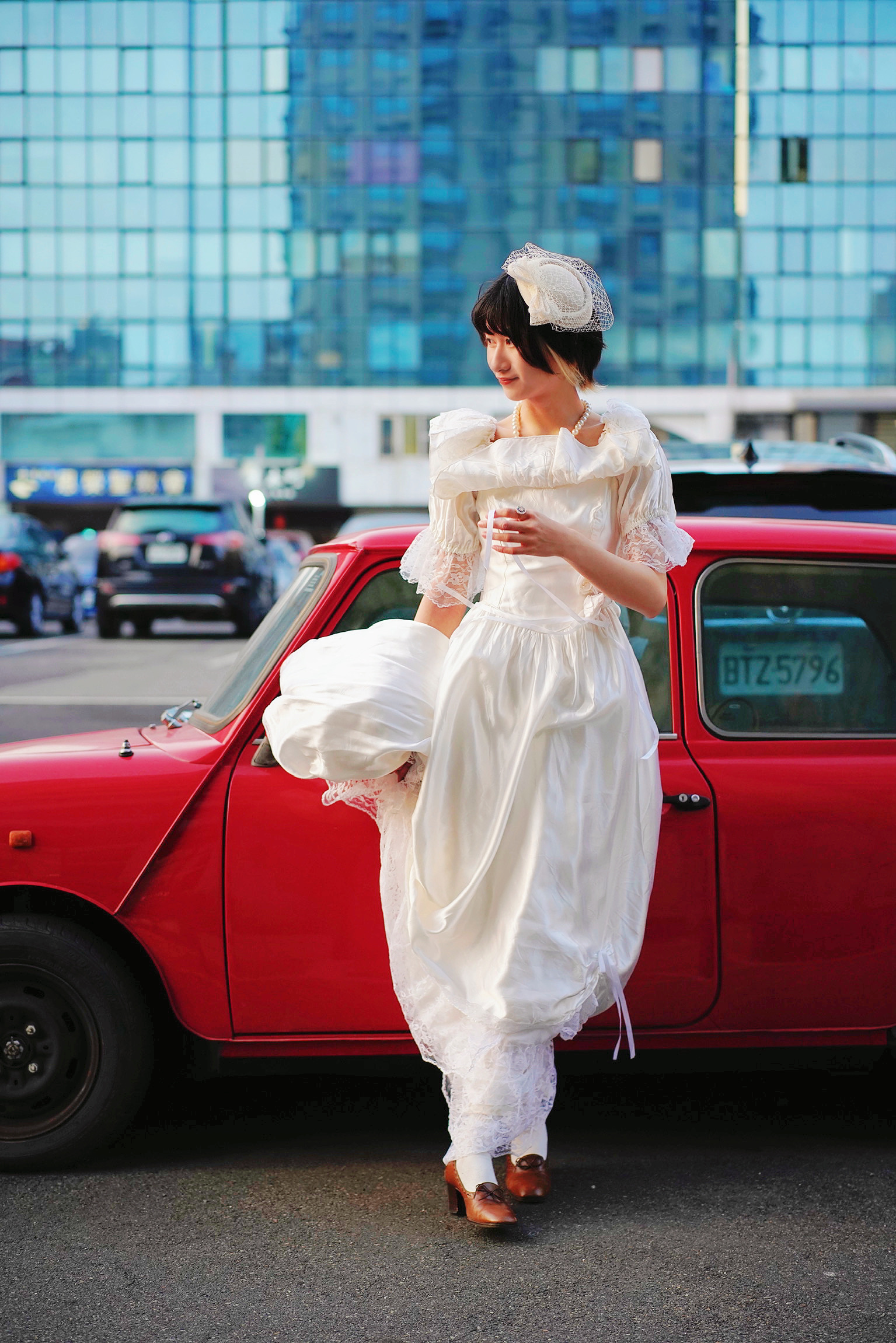 1980s Bridalure Wedding Dress / 80 年代 荷葉蕾絲緞面拖襬婚紗
