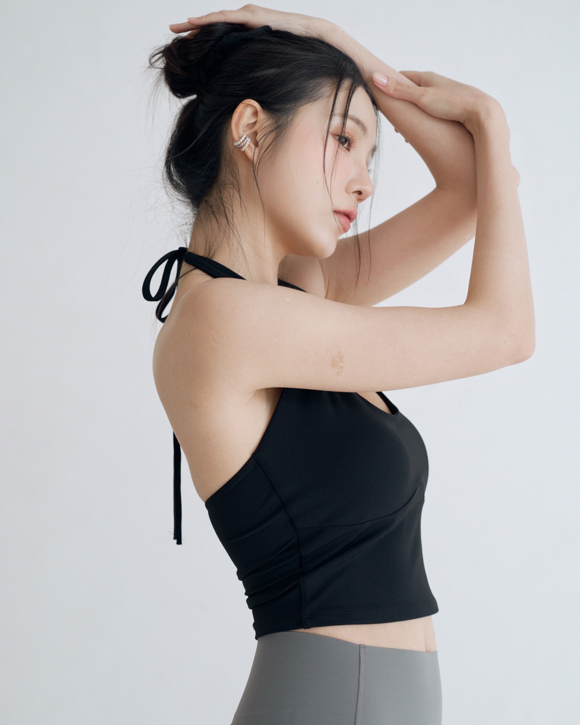 ALLURE 綁帶修身背心-黑