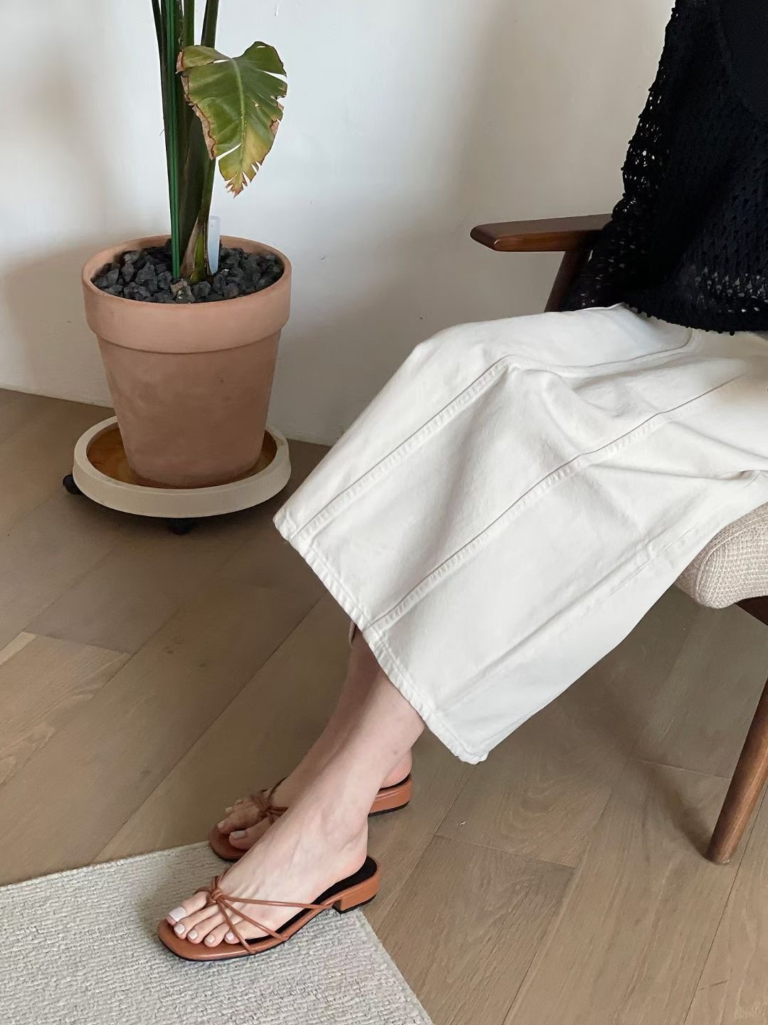 6113 Lines Sandals