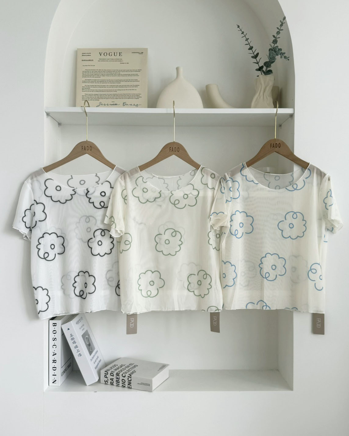 法朵Fado shop｜塗鴉小花🌸透膚木耳邊短T 0315014 三色