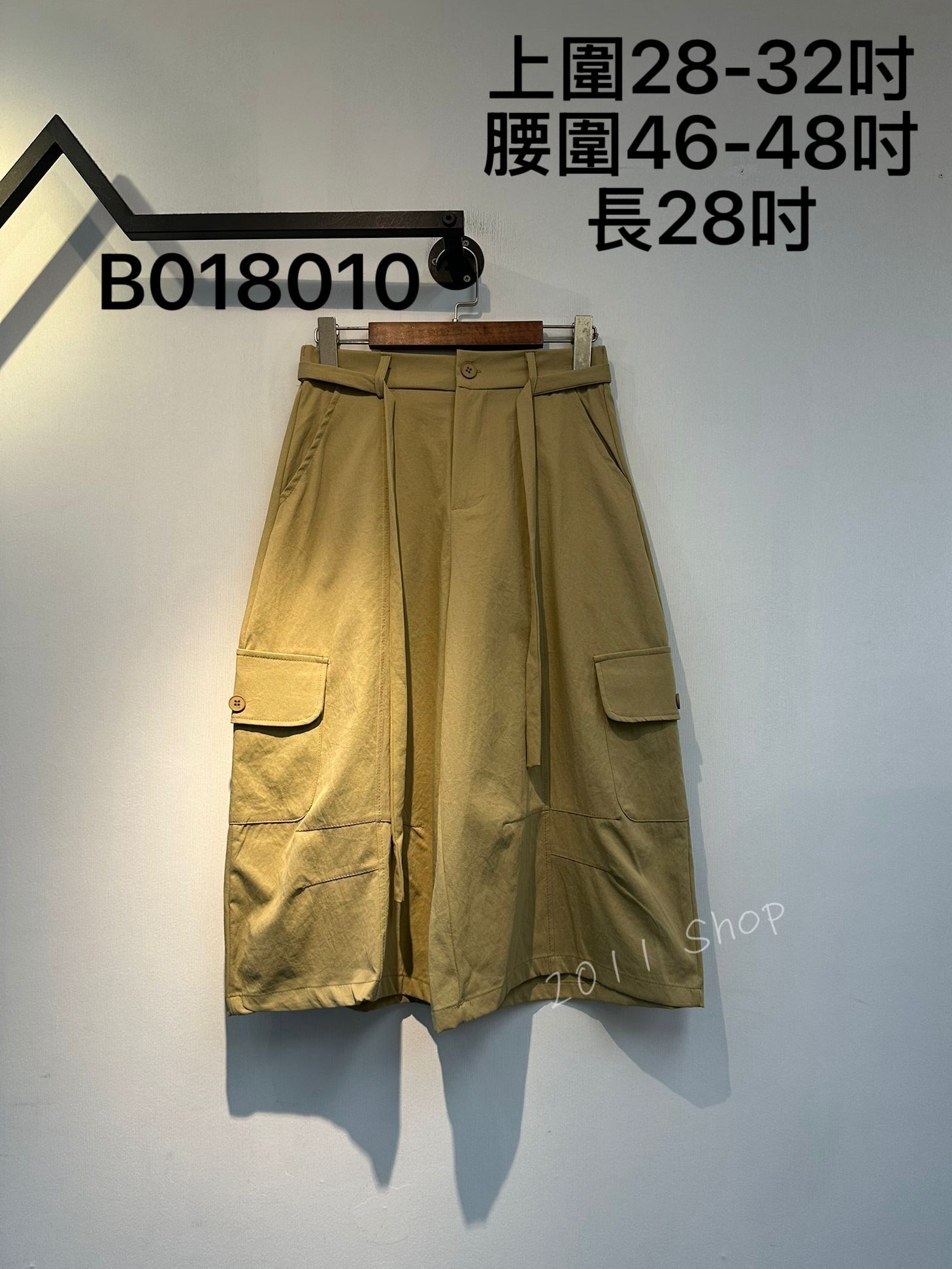 半橡筋腰扯布料寬鬆工裝七分褲  上圍28-32吋 腰圍46-48吋 長28吋  B018010