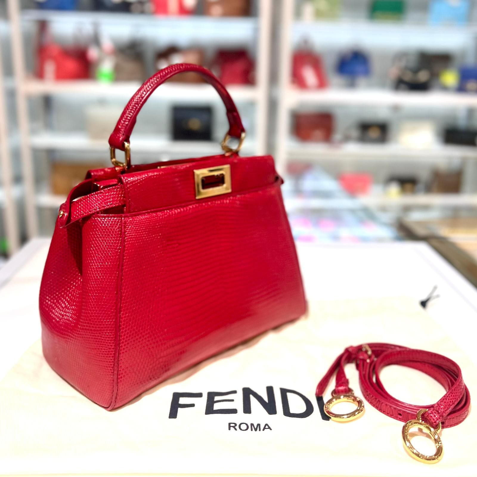 高端限量版!!! 99%NEW二手FENDI PEEKABOO MINI 法拉利紅亮光巨肚蜥蝪皮 8BN244 .A7SL. 209.8007 #香榭站正品