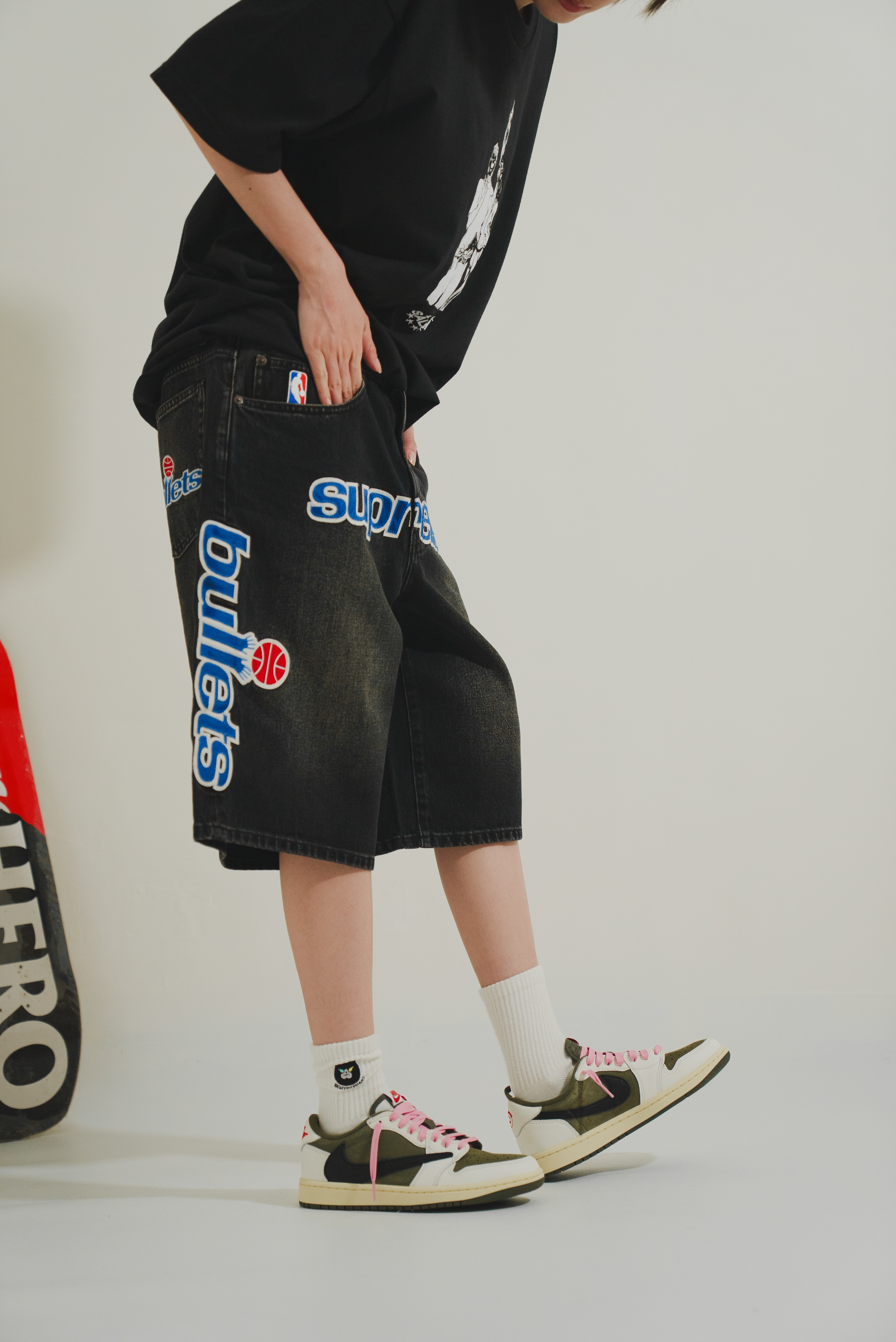 【Focus Store】現貨秒發 Mitchell & Ness x Supreme SS26 Week13 Washington Bullets Baggy Denim Short "Washed Black" 黑色 牛仔短褲