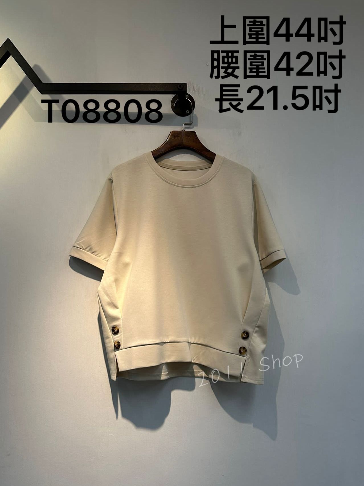 特色側面鈕扣短袖TOP  上圍44吋 腰圍42吋 長21.5吋  T08808
