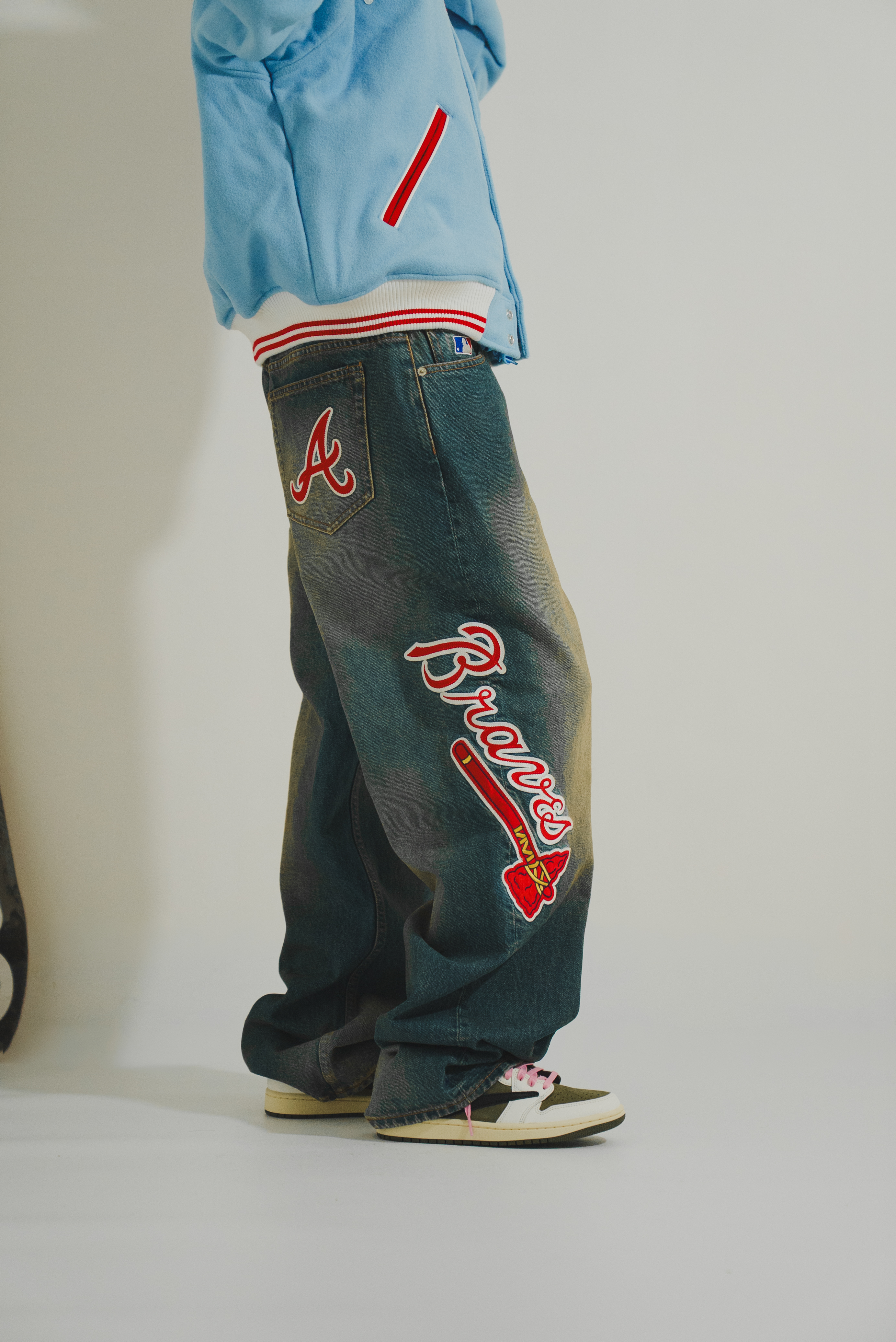 【Focus Store】現貨秒發 Mitchell & Ness x Supreme SS26 Week13 Atlanta Braves Loose Fit Jean "Washed Indigo" 水洗藍 丹寧長褲