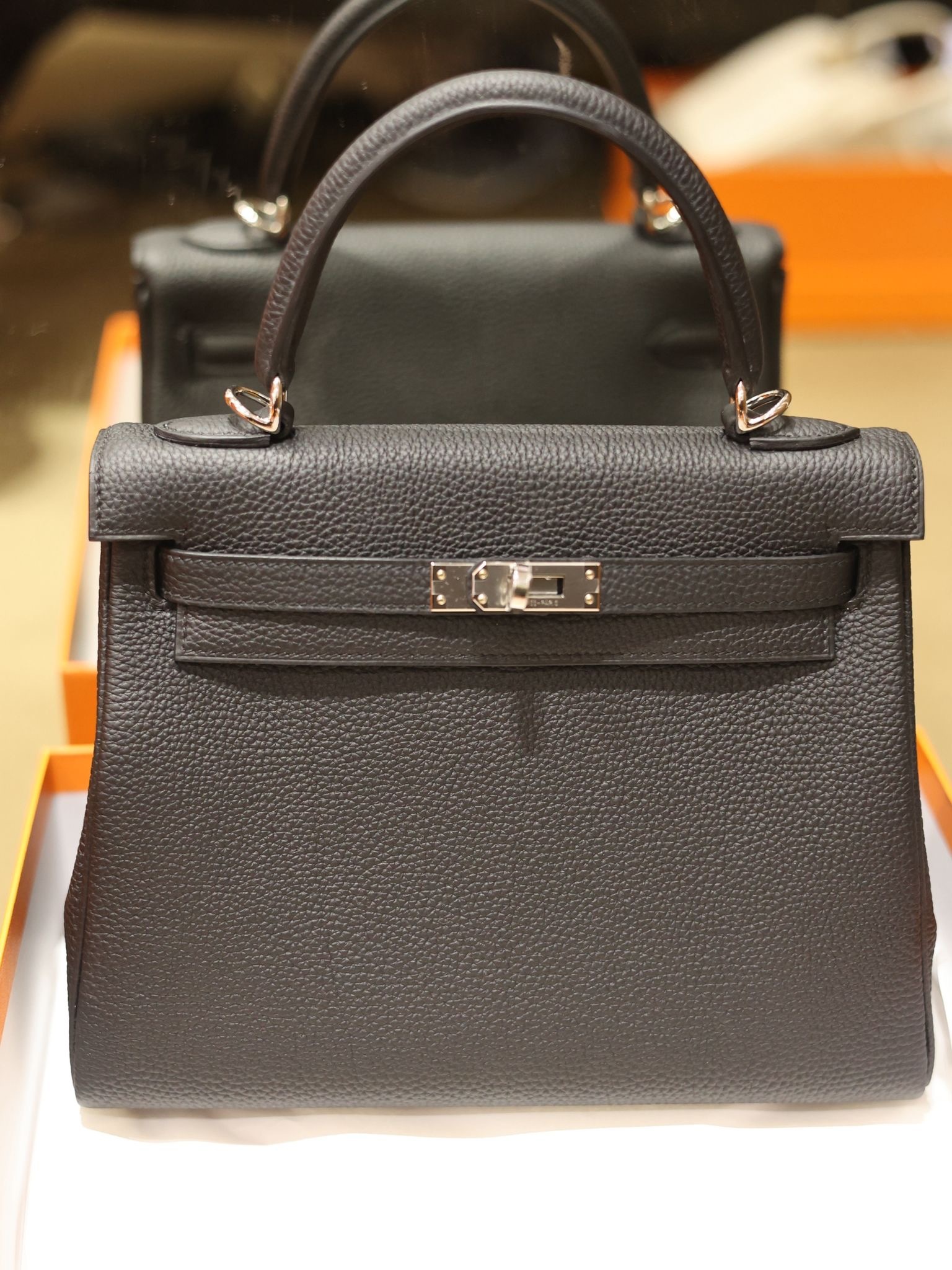 Kelly 25 89 noir ck togo G