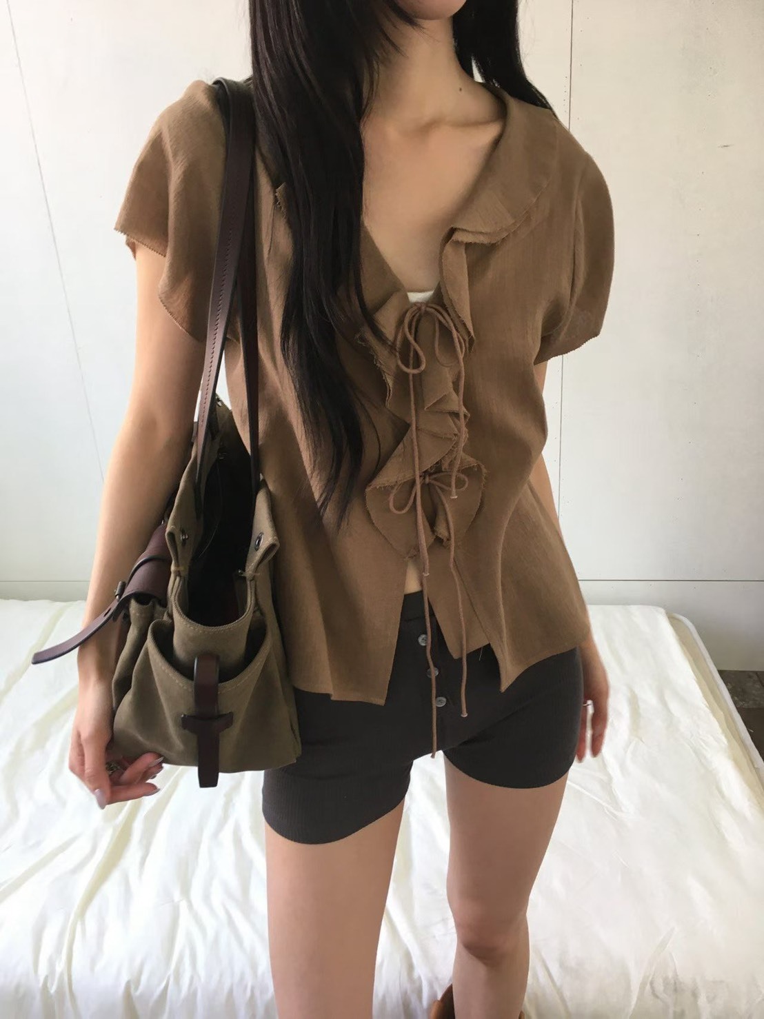 綁帶開襟荷葉襯衫