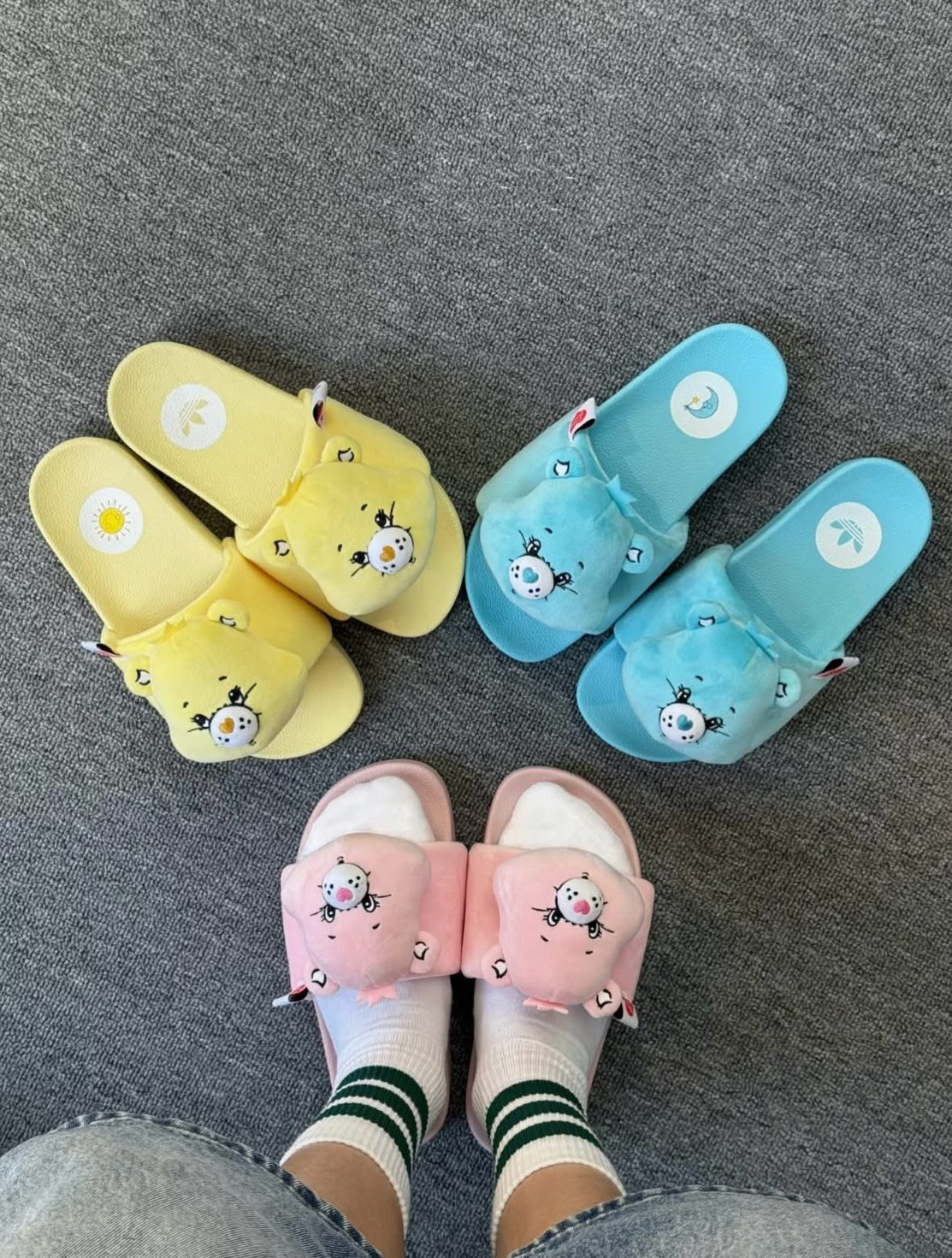 【Luxury】ADIDAS x Care Bears 彩虹小熊 彩虹熊 聯名 三葉草 愛迪達 小熊 熊公仔 拖鞋 彩色鞋 熊熊頭 大頭熊 玩偶 馬卡龍配色 毛毛拖鞋 娃娃造型鞋