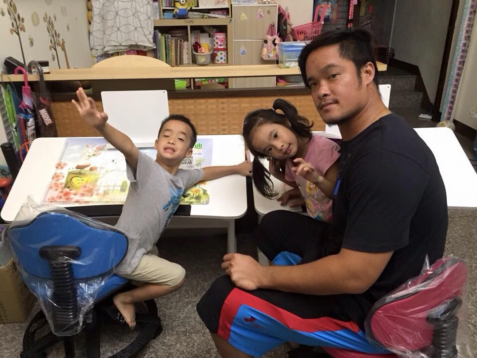 【名人推薦】職棒球星-大師兄林智勝推薦使用巧迪書桌椅—G6手搖書桌+W1兒童桌椅