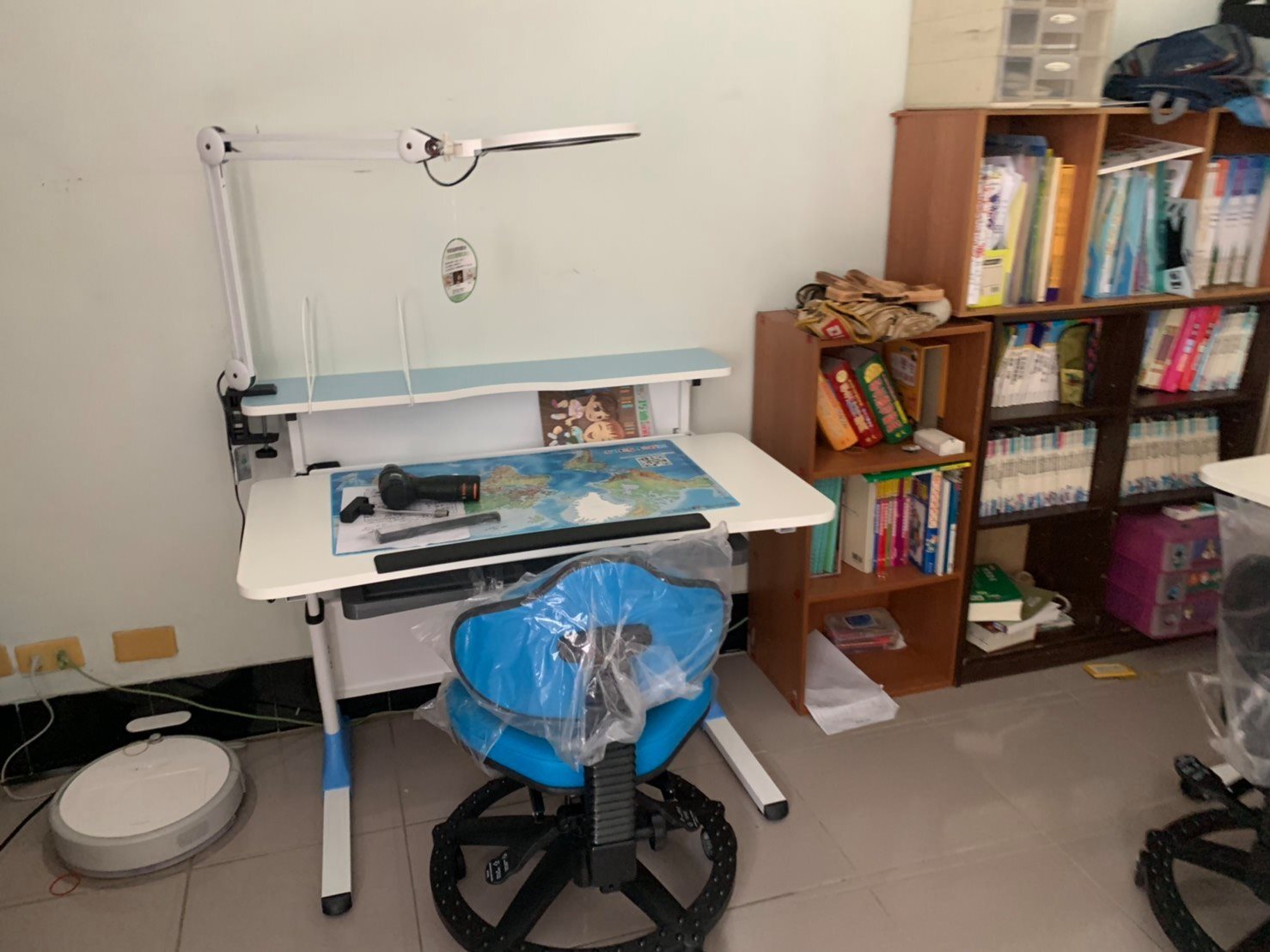陳小姐家中擺設巧迪GS7機械升降桌與W1兒童工學椅