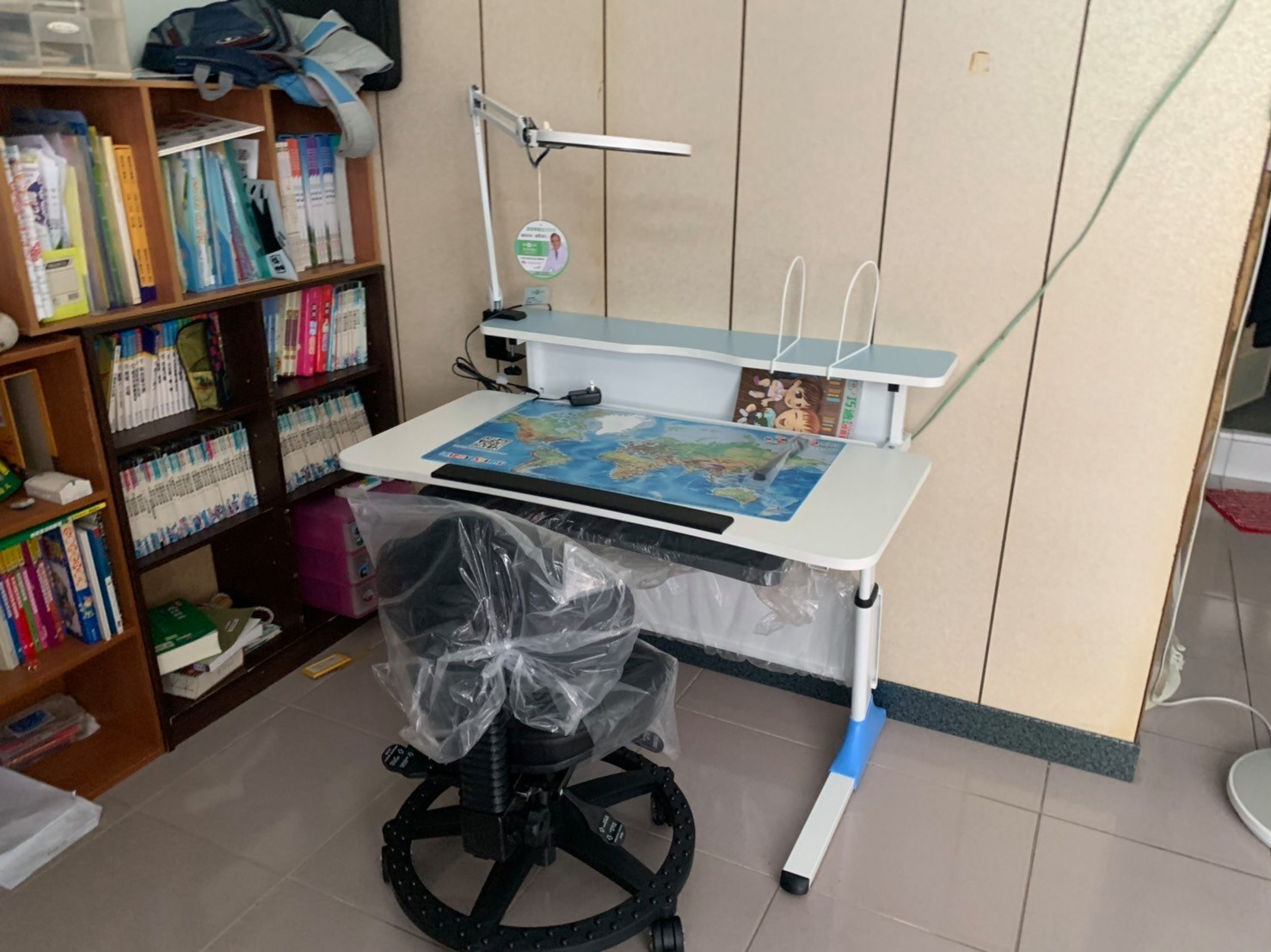 在屏東的陳小姐購買巧迪桌椅擺設在家中讓孩童使用