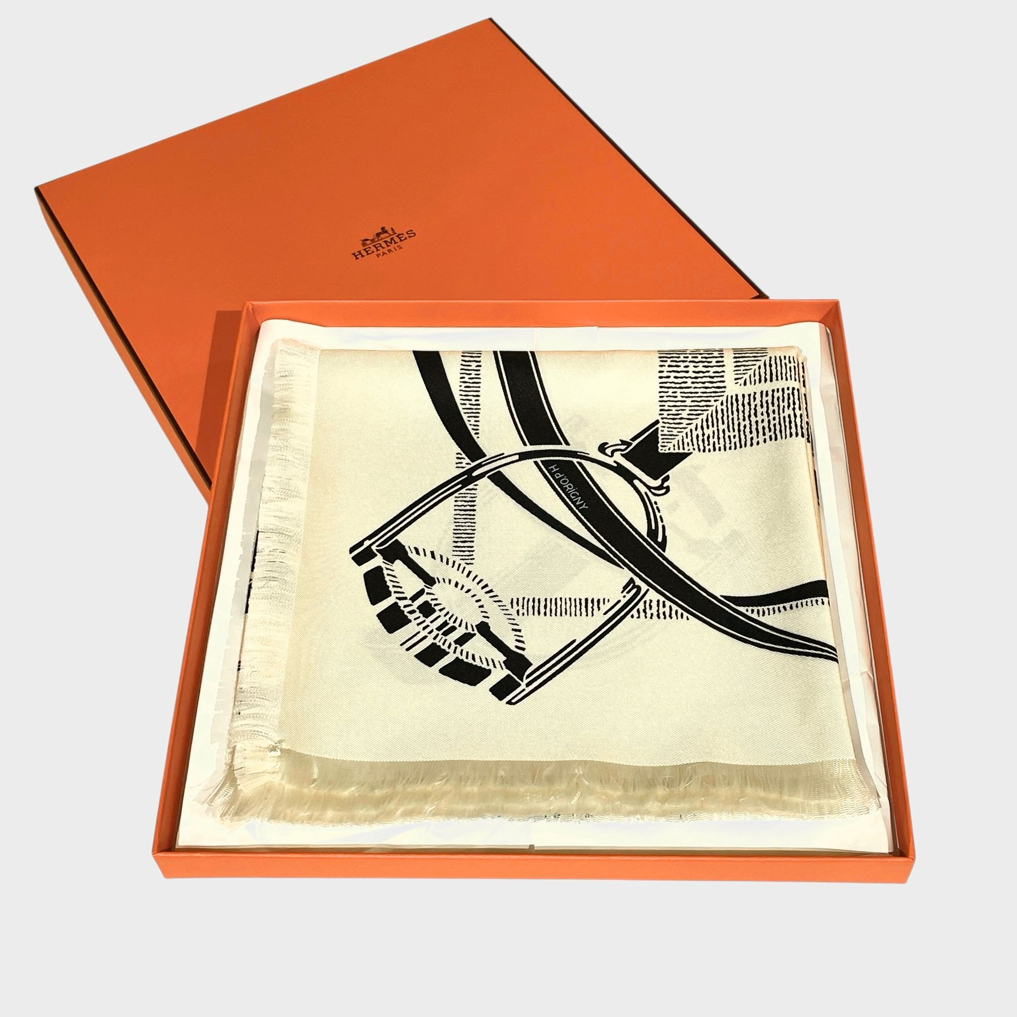 全新HERMES Scarf, 80x80cm, Grand Manege fringed scarf 80,  H271752T 11, 白色拼黑印花真絲,愛馬仕圍巾/絲巾/披肩 #BRAND NEW #香榭站正品
