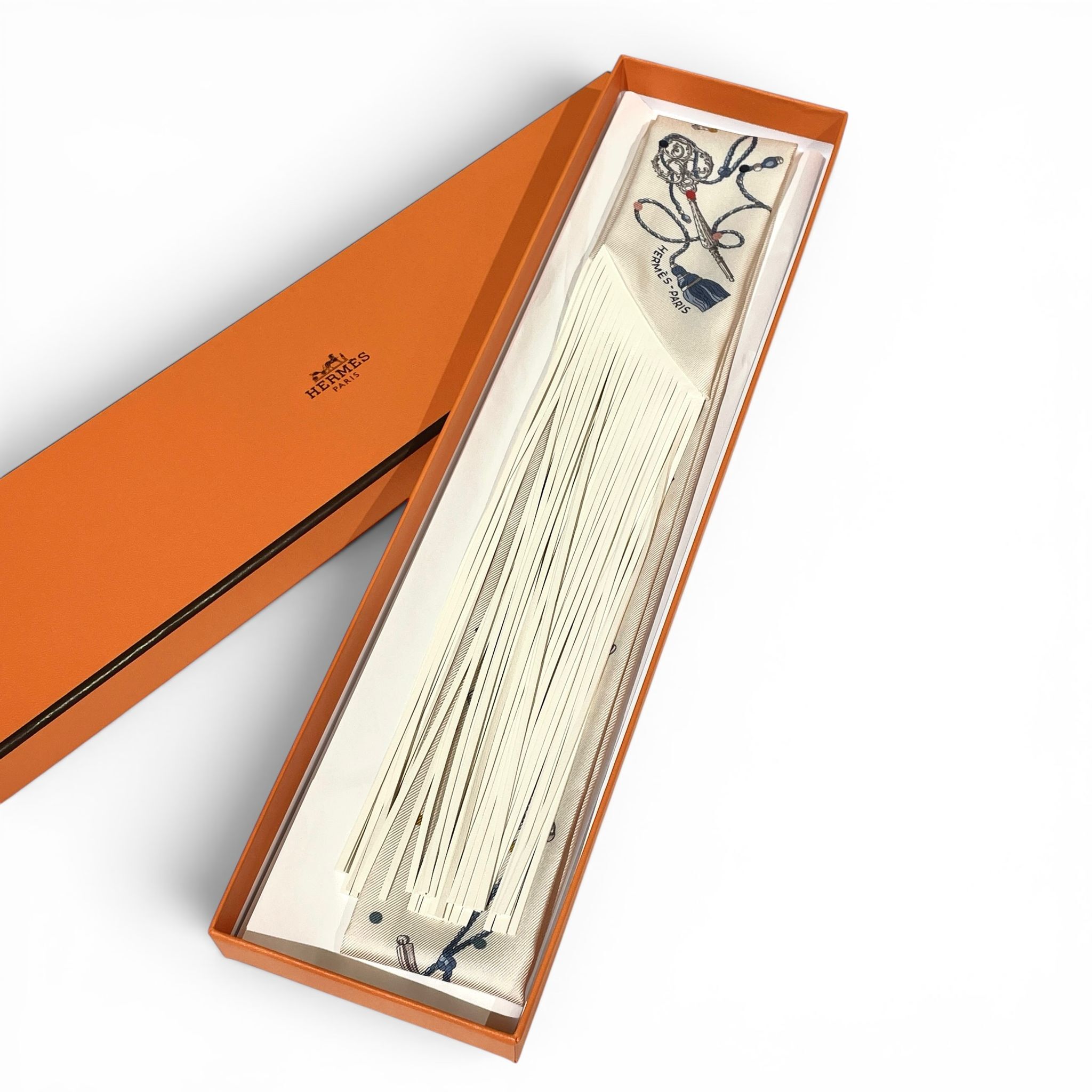 全新HERMES Twilly leather fringes H853871S 15 真皮流蘇 絲巾 白色 #BRAND NEW #香榭站正品