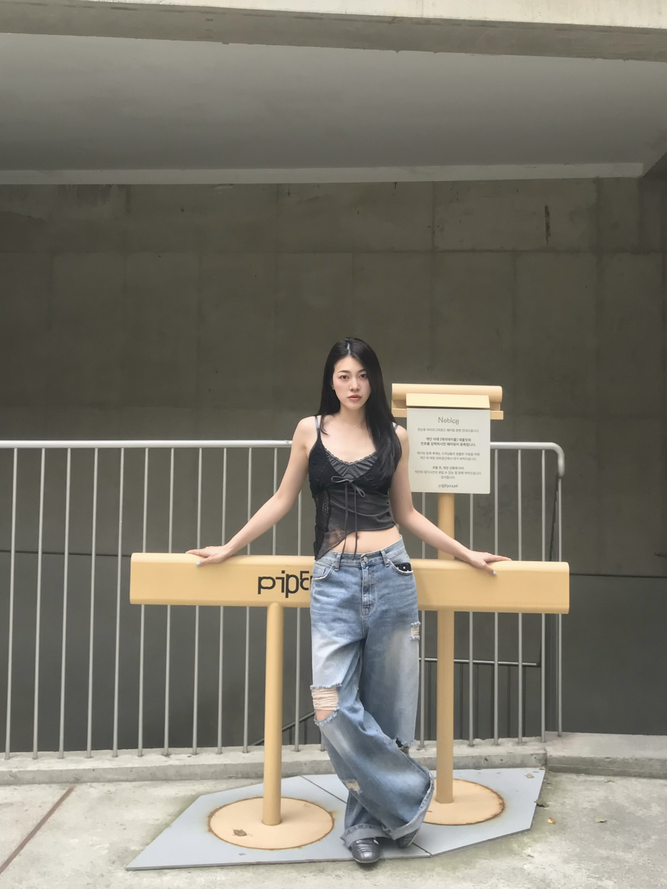 Hot!!蕾絲不對稱背心(白/黑)