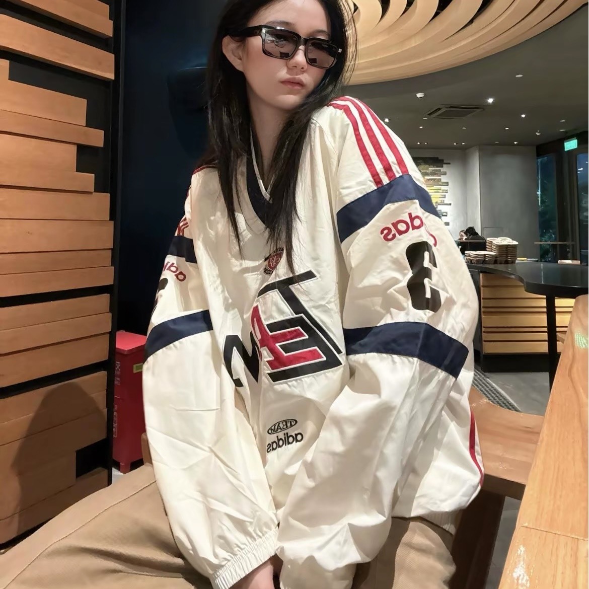 【代購】adidas Originals TEAM WOVEN PULLOVER  寬鬆V領運動套頭衛衣