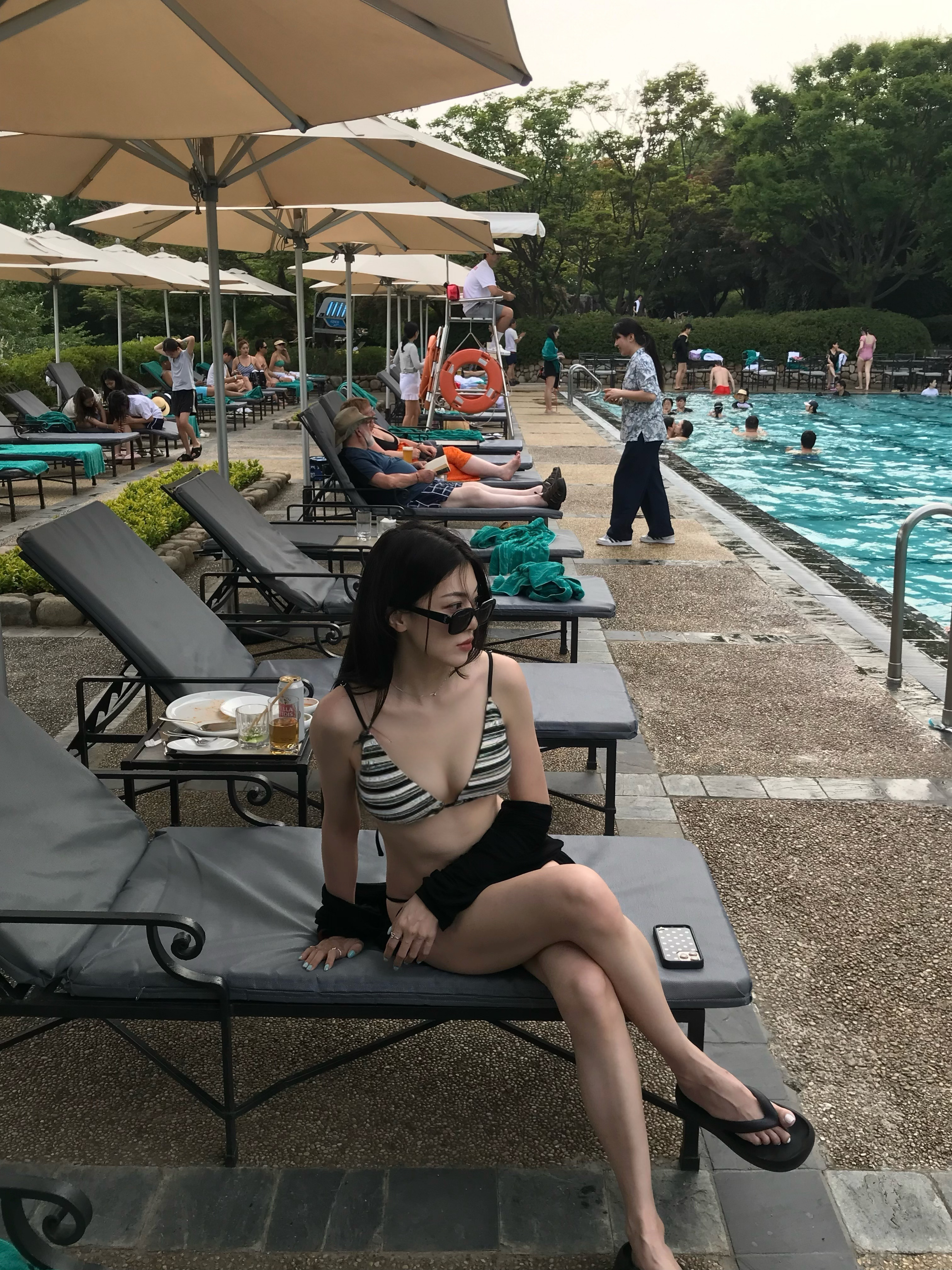 闆闆pick款條紋比基尼