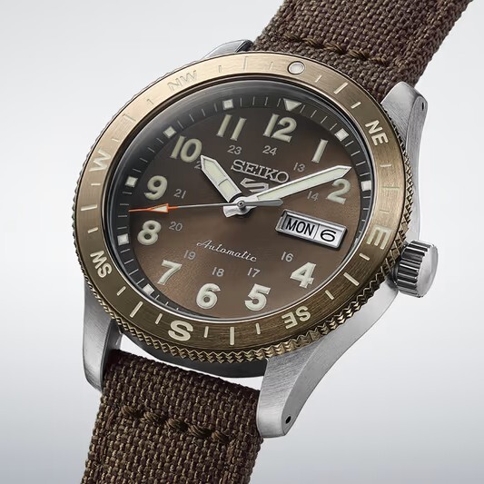 預購款【SEIKO 日本精工】盾牌5 SPORT系列 日期 星期 機械錶 夜光 咖啡色 軍裝風 HDB009