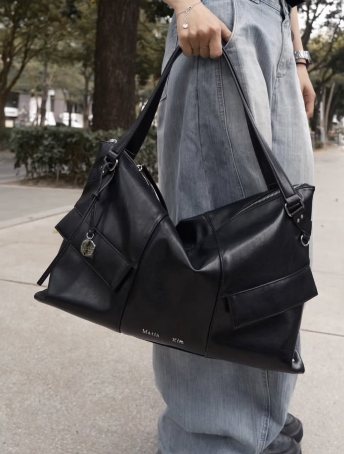 【直播】Matin Kim LX0605609 WIDE NEMO BIG SHOULDER BAG (MK2600BG008M)