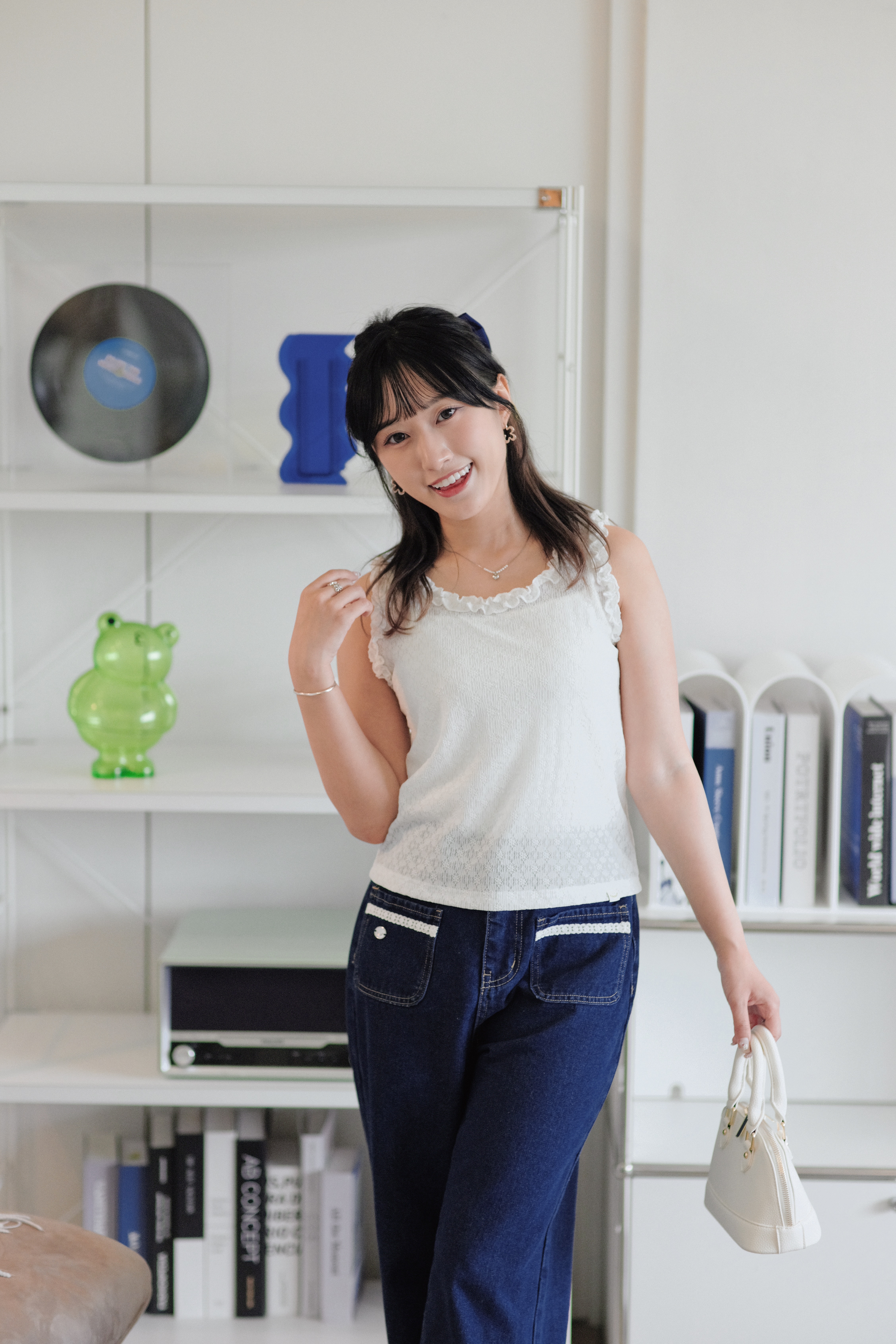 兩色 / 微透感壓花荷葉邊背心 / Semi-Sheer Textured Ruffle Trim Tank Top
