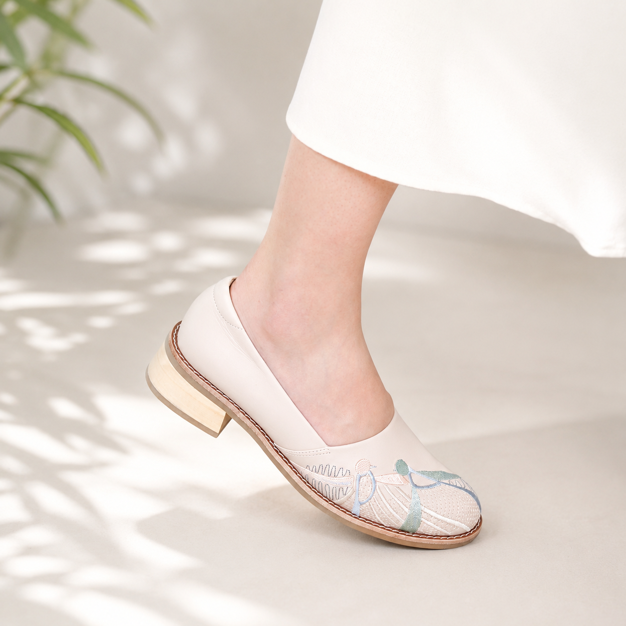 刺繡木跟低跟鞋｜乘著夢想(桔粉)