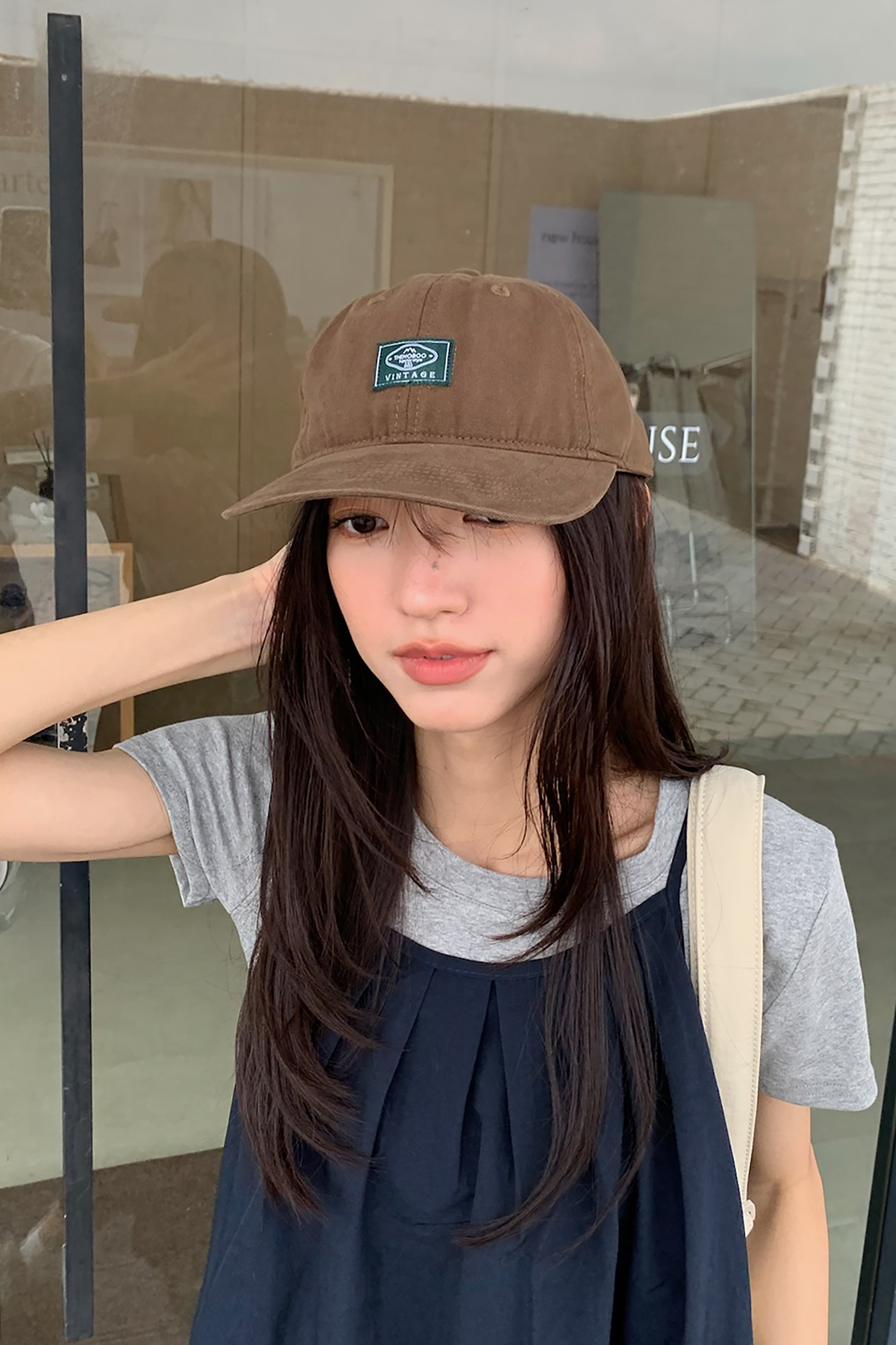 June｜小布標咖啡色鴨舌帽