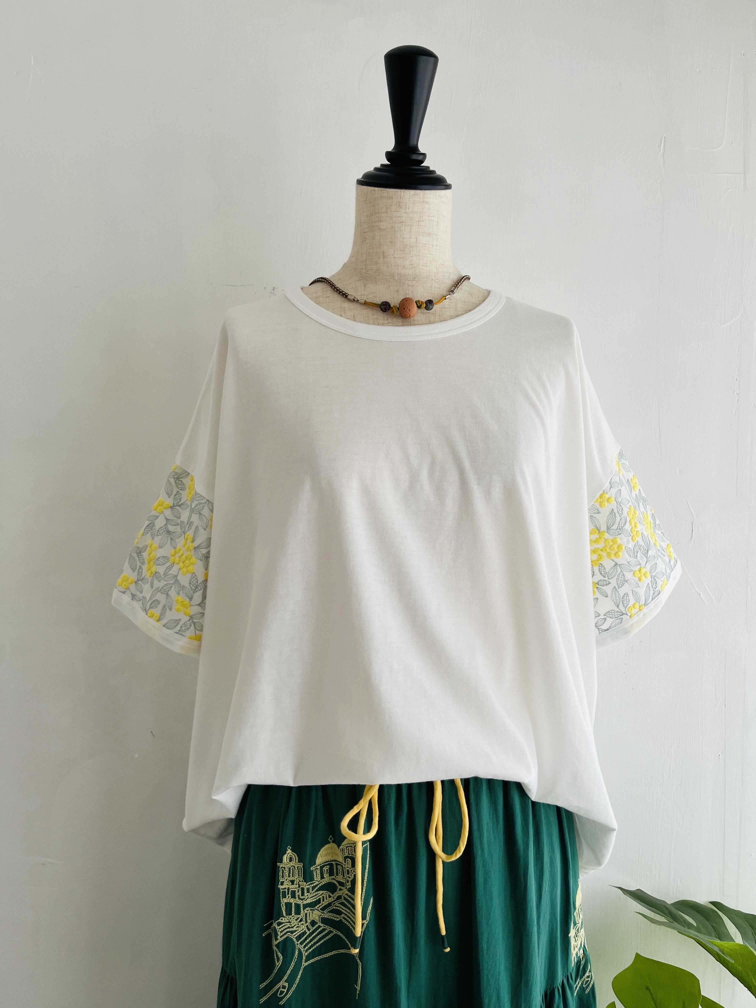 日本製Chloe sister白色刺繡立體花花䄂top