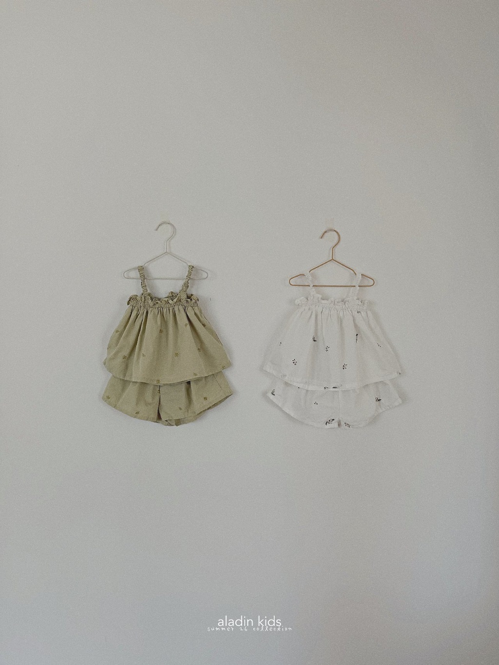 正韓夏Aladin 兩色刺繡花捲邊背心