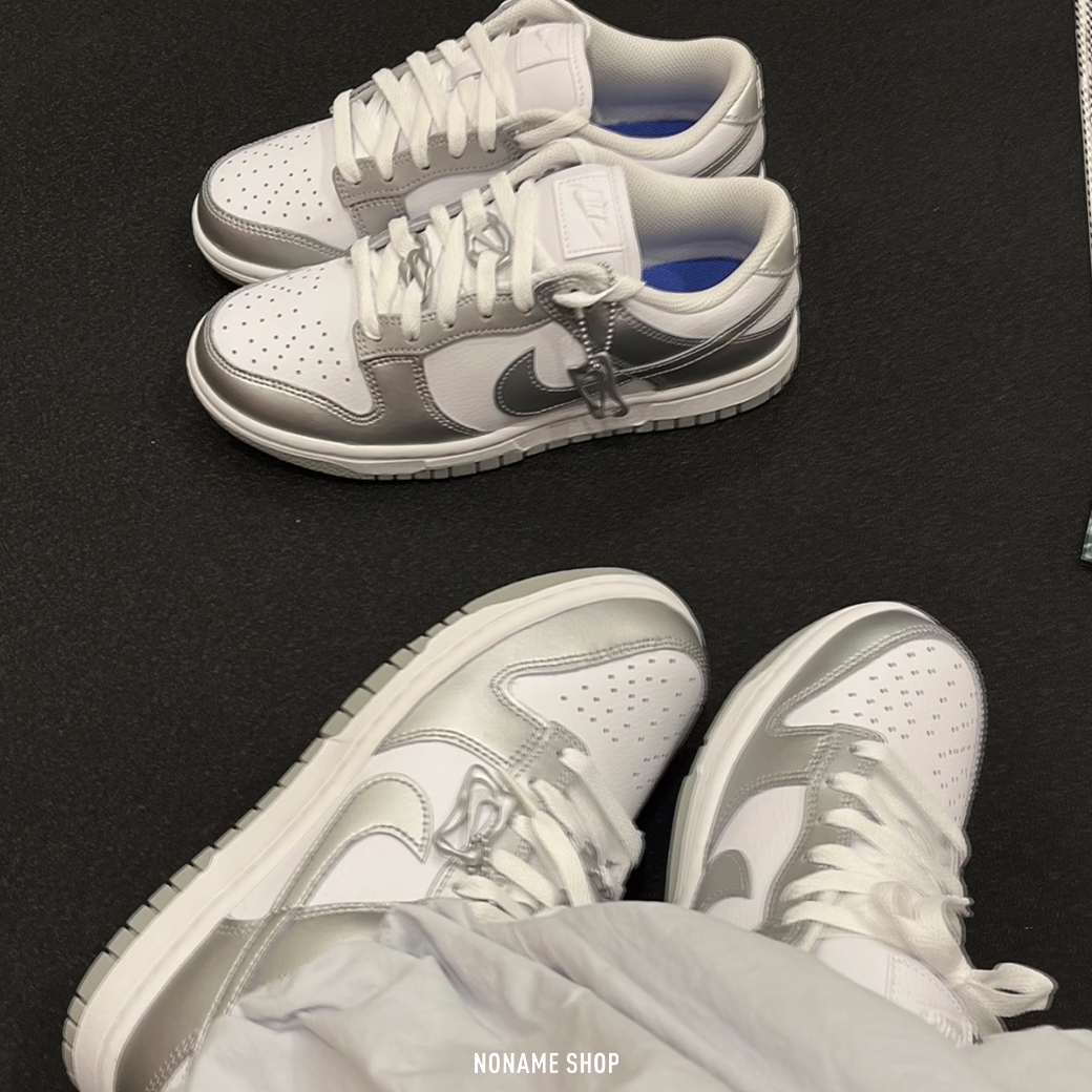 NIKE DUNK LOW " METALLIC SILVER " 液態銀 吊飾 皮革 休閒鞋 (女款)