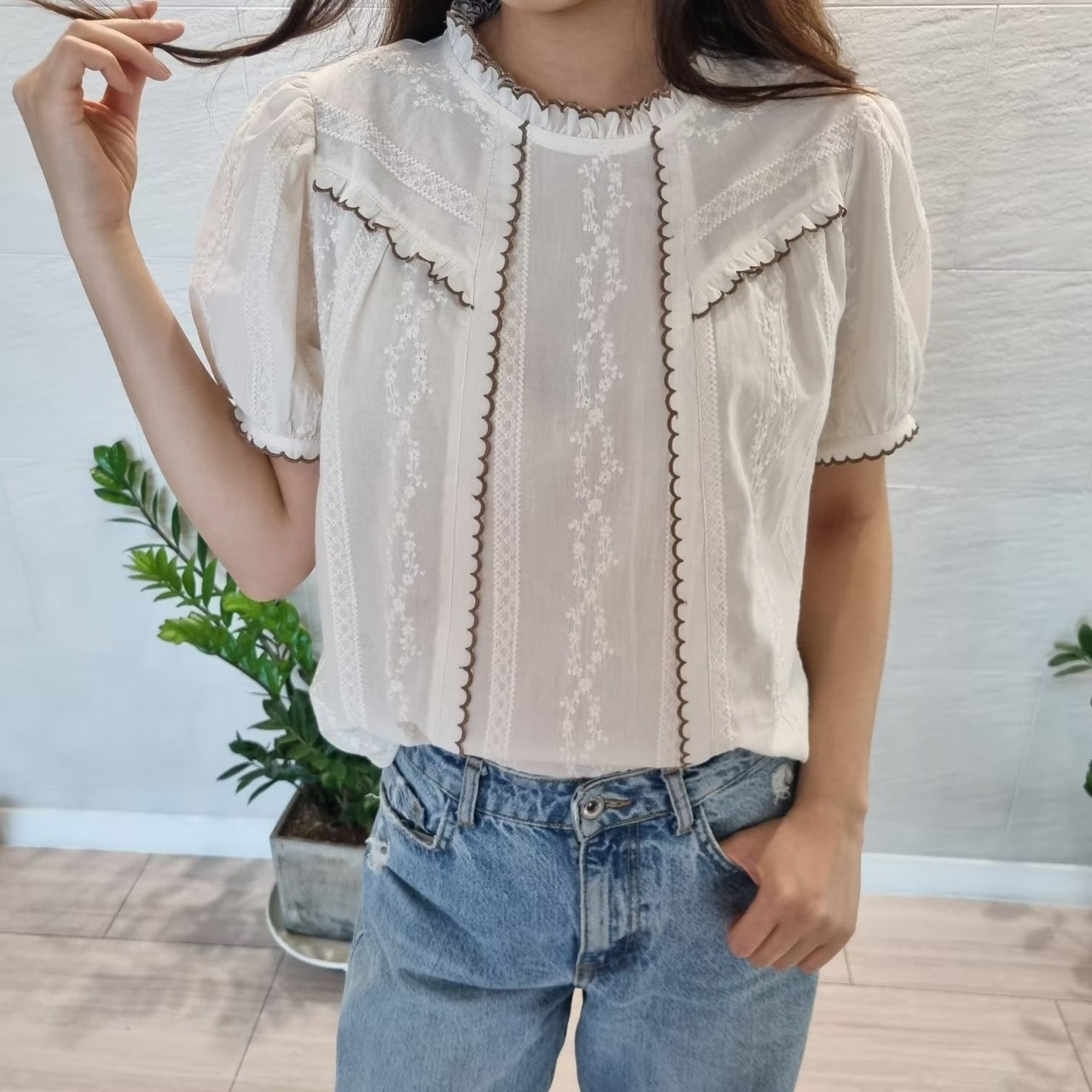 滾線邊袖花襯衫