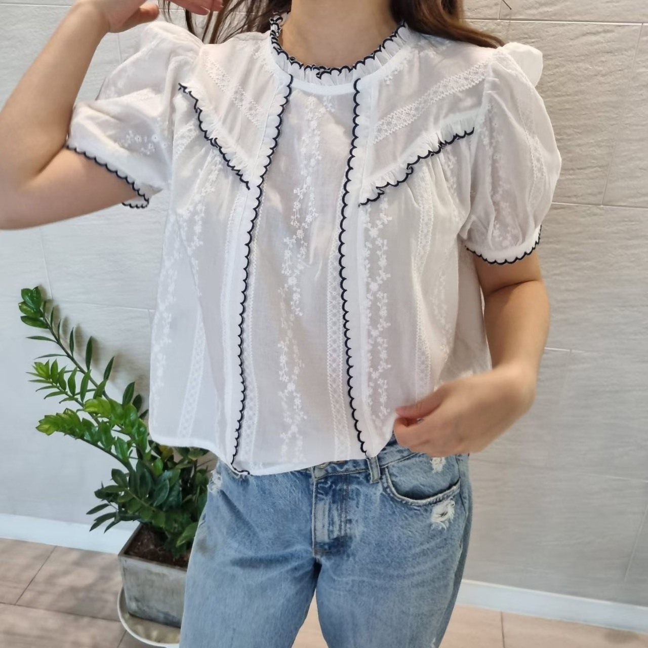 滾線邊袖花襯衫