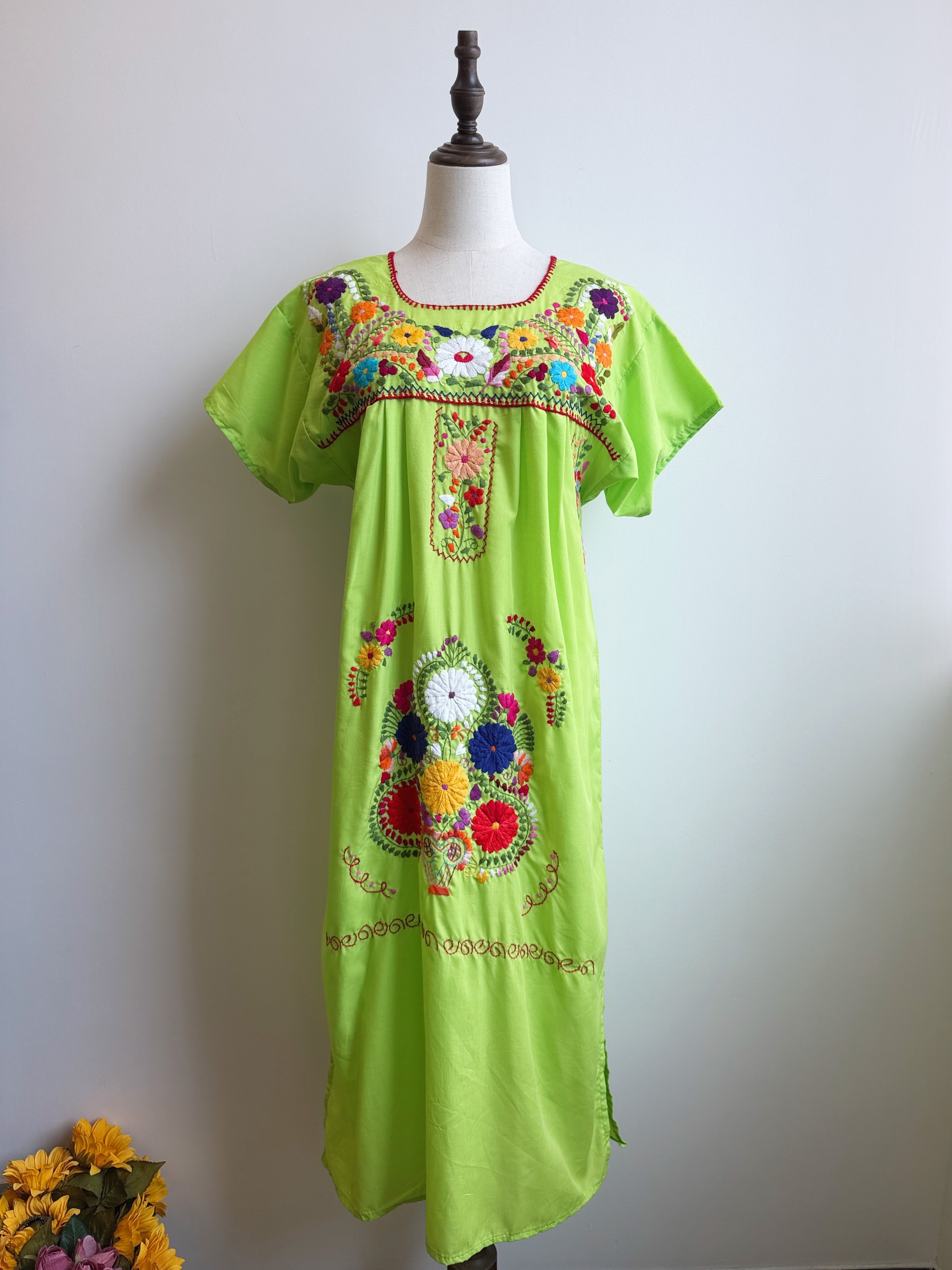 青蘋果綠色墨西哥刺繡連身裙