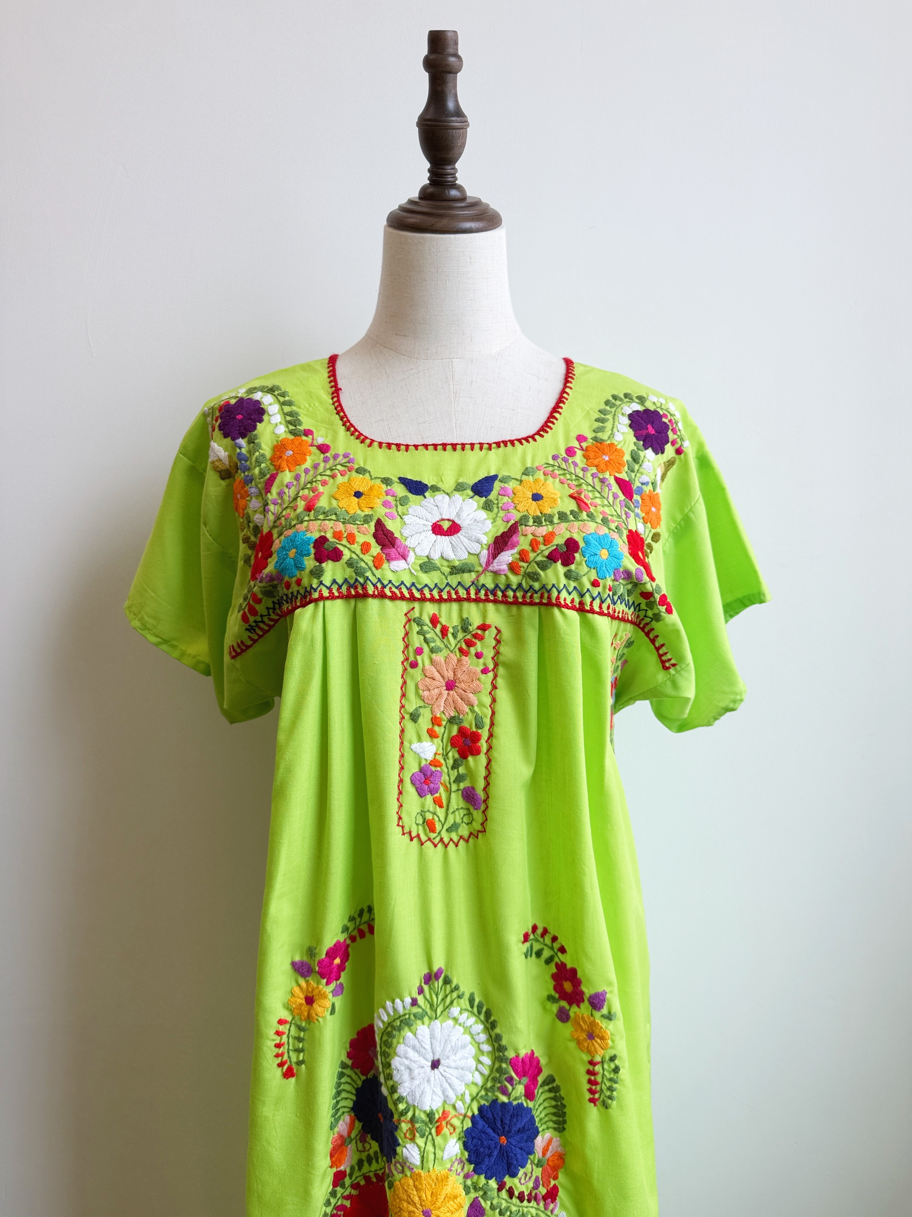 青蘋果綠色墨西哥刺繡連身裙