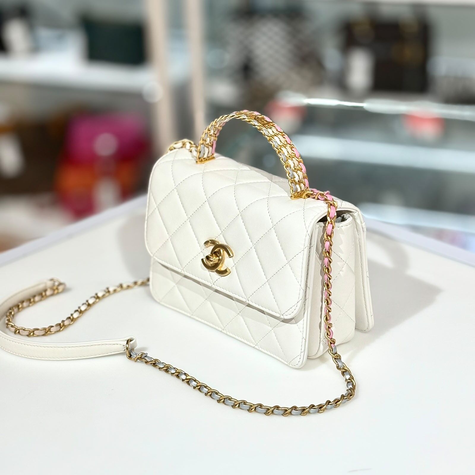 99.9%NEW CHANEL TOP HANDLE FLAP AS3886 白色小牛皮彩色皮帶金屬手柄 #香榭站正品