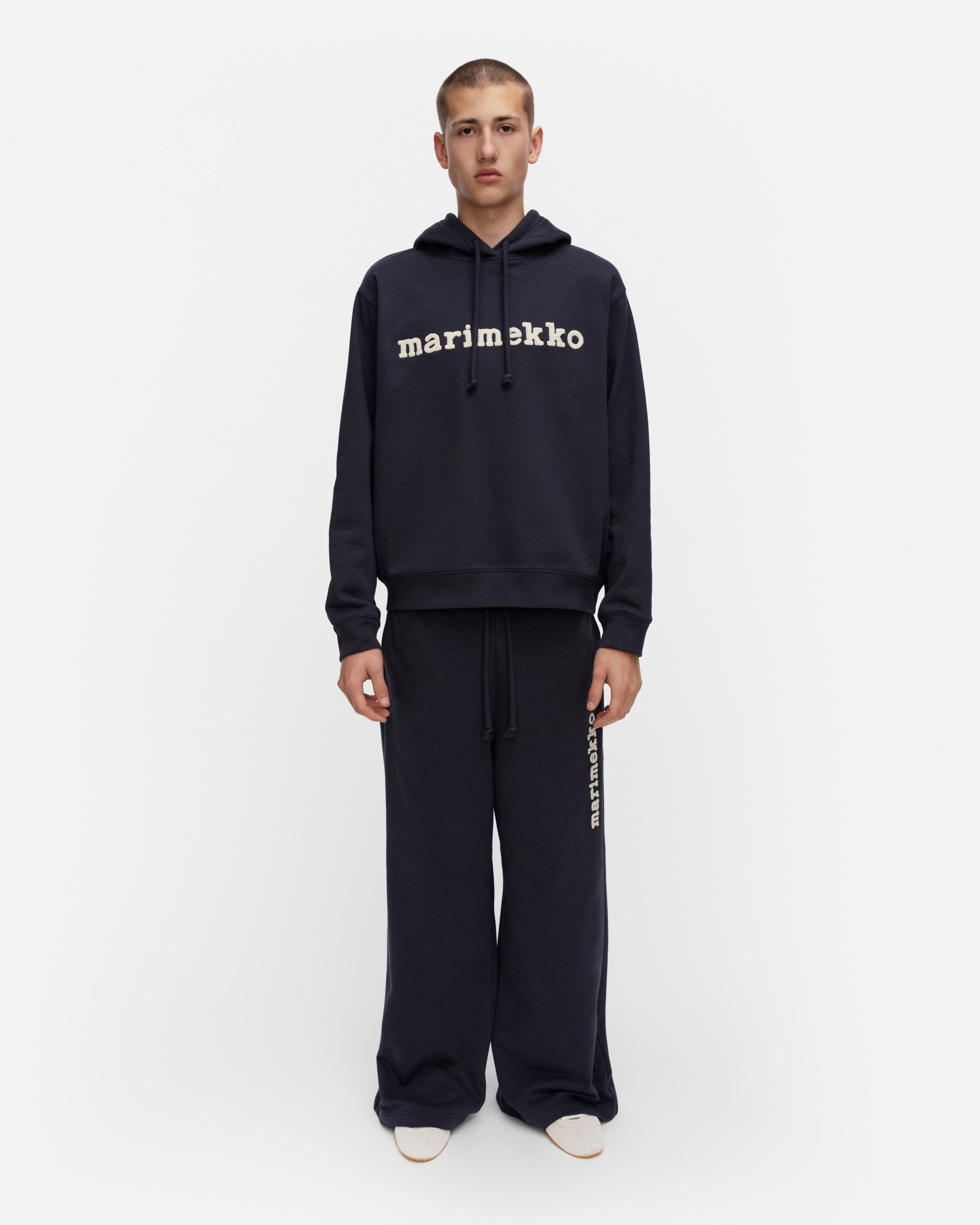 Skripti Logo Placement Kioski hoodie