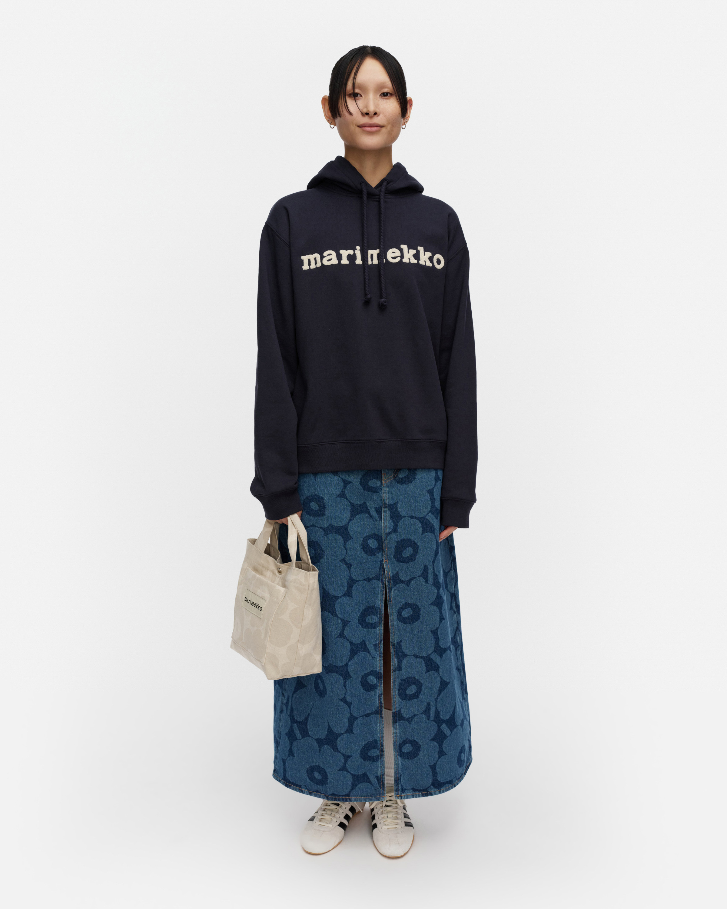 Skripti Logo Placement Kioski hoodie