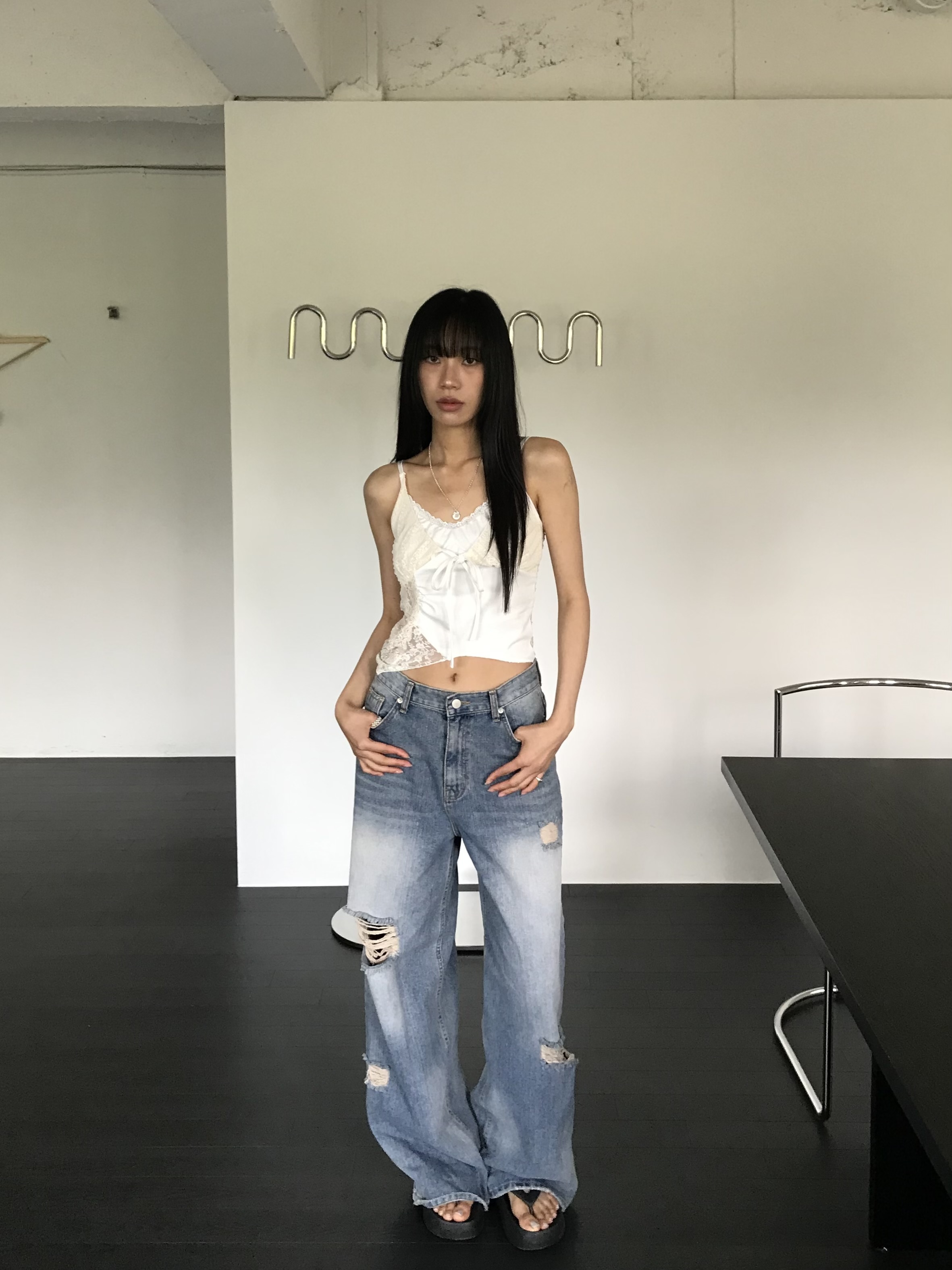 Hot!!蕾絲不對稱背心(白/黑)