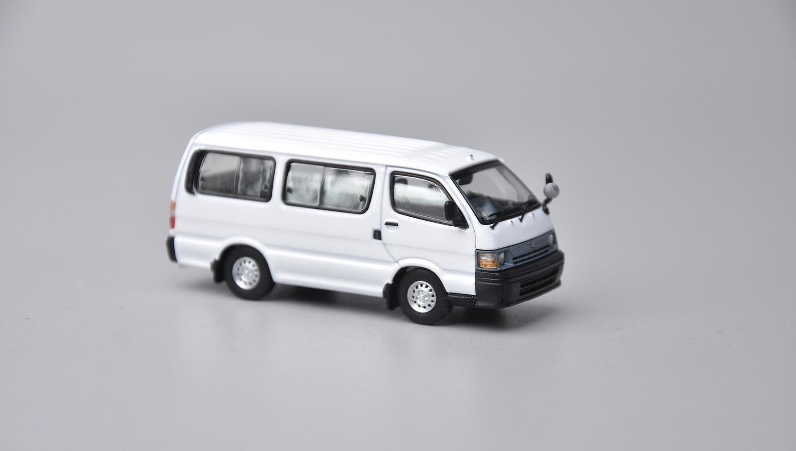 預訂: 1/64 MODEL 1 Toyota Hiace 100 White (C33128)