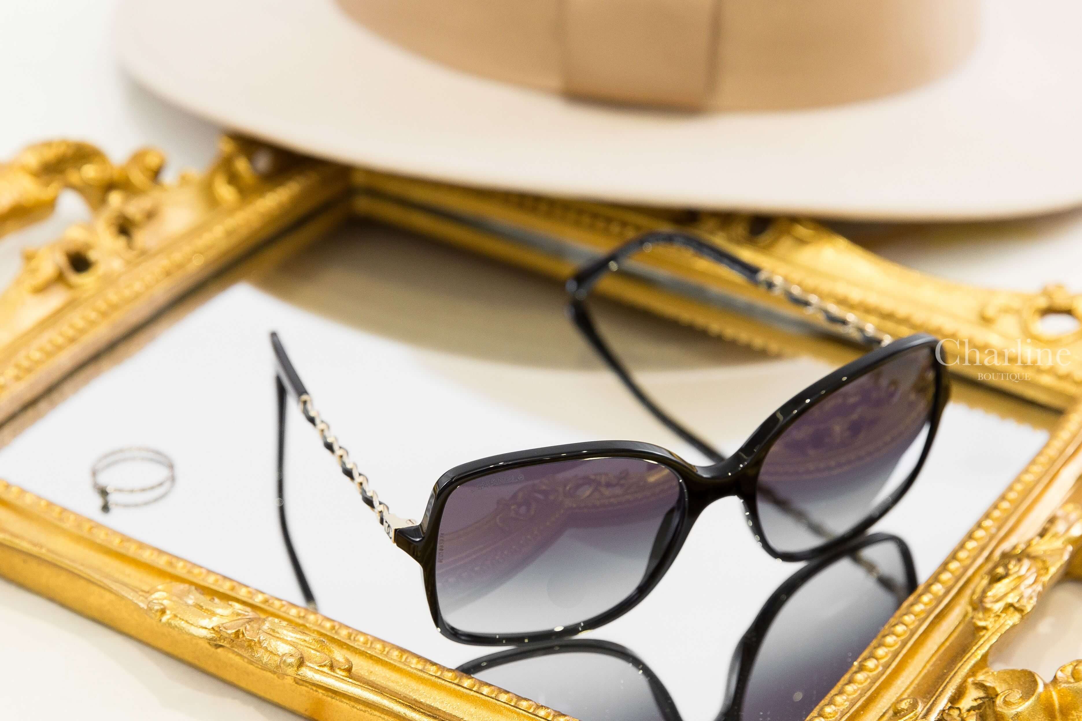 Chanel Square Sunglasses 黑色方框灰色漸層鏡片側邊黑CC皮穿金鏈太陽眼鏡-Charline Boutique 精品代購