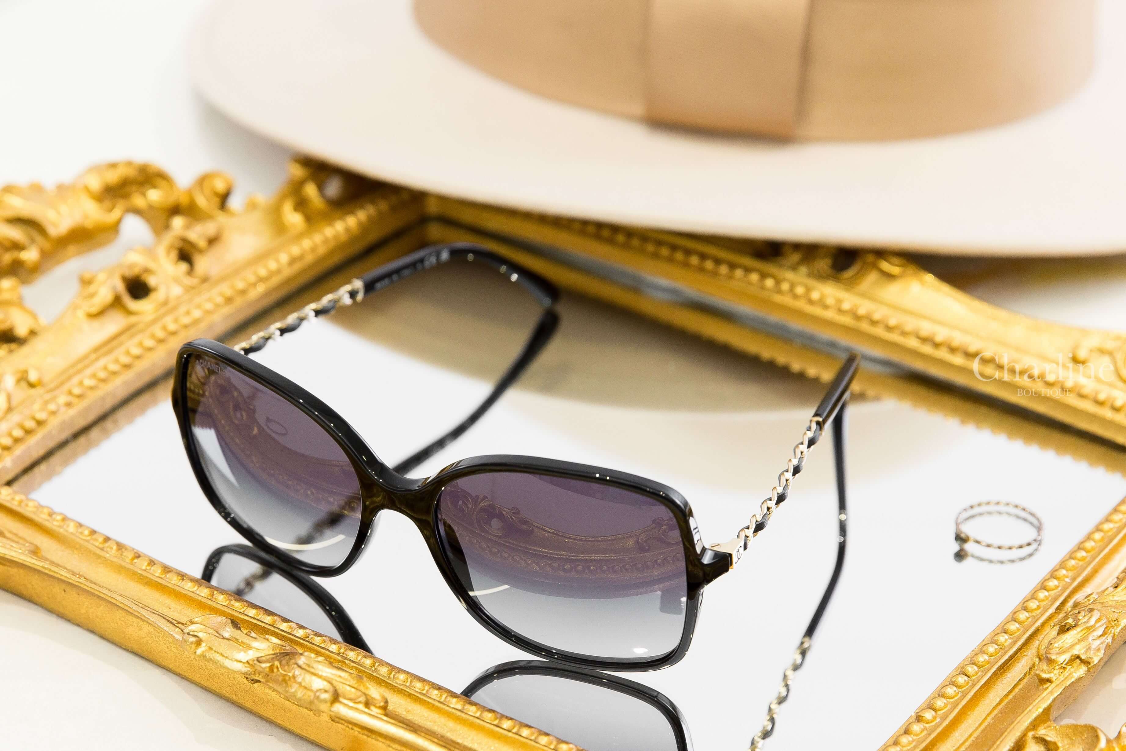 Chanel Square Sunglasses 黑色方框灰色漸層鏡片側邊黑CC皮穿金鏈太陽眼鏡-Charline Boutique 精品代購