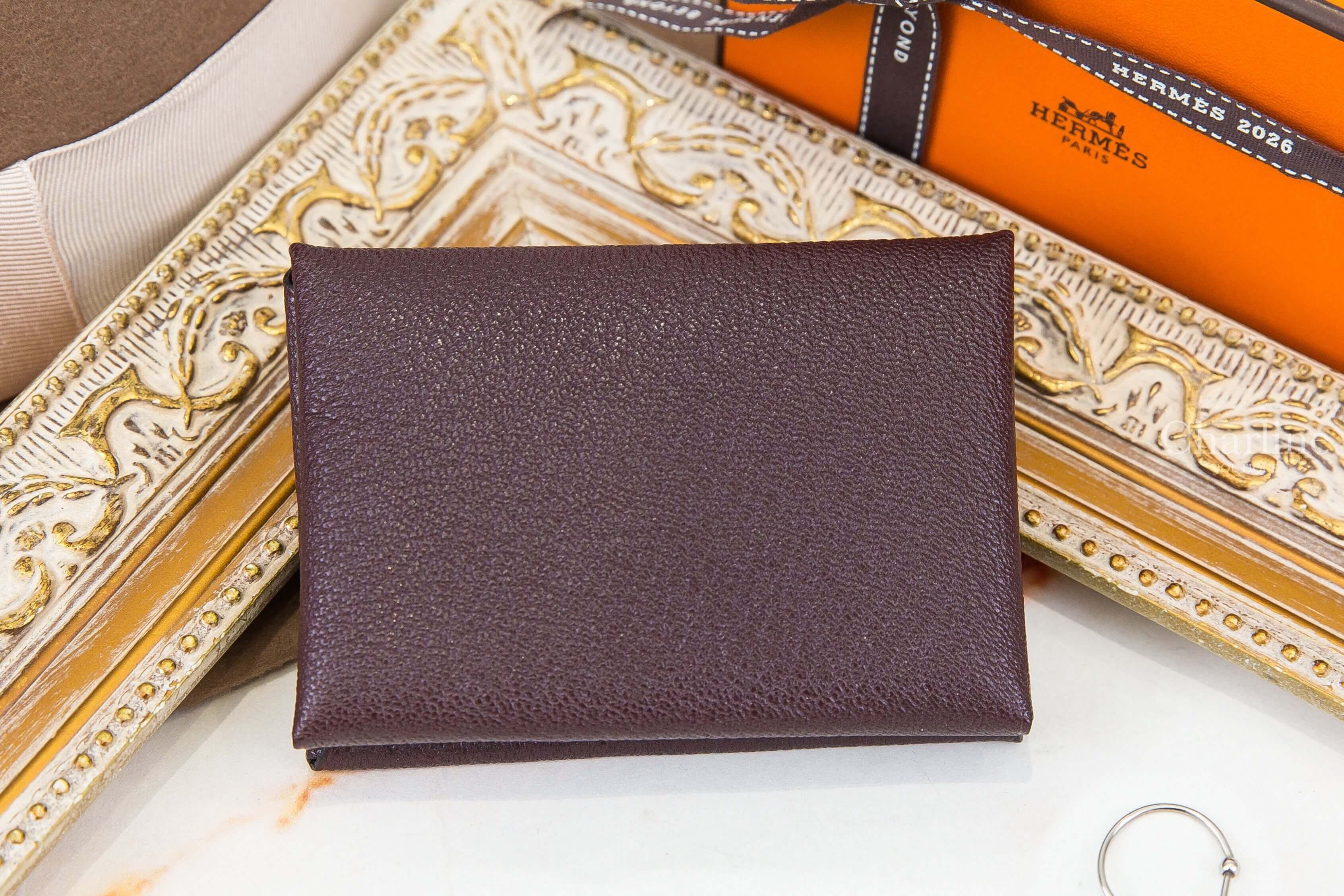 Hermès Calvi Duo Compact Card Holder 馬鞍紅山羊皮信封釦式零錢袋卡片夾-Charline Boutique 精品代購